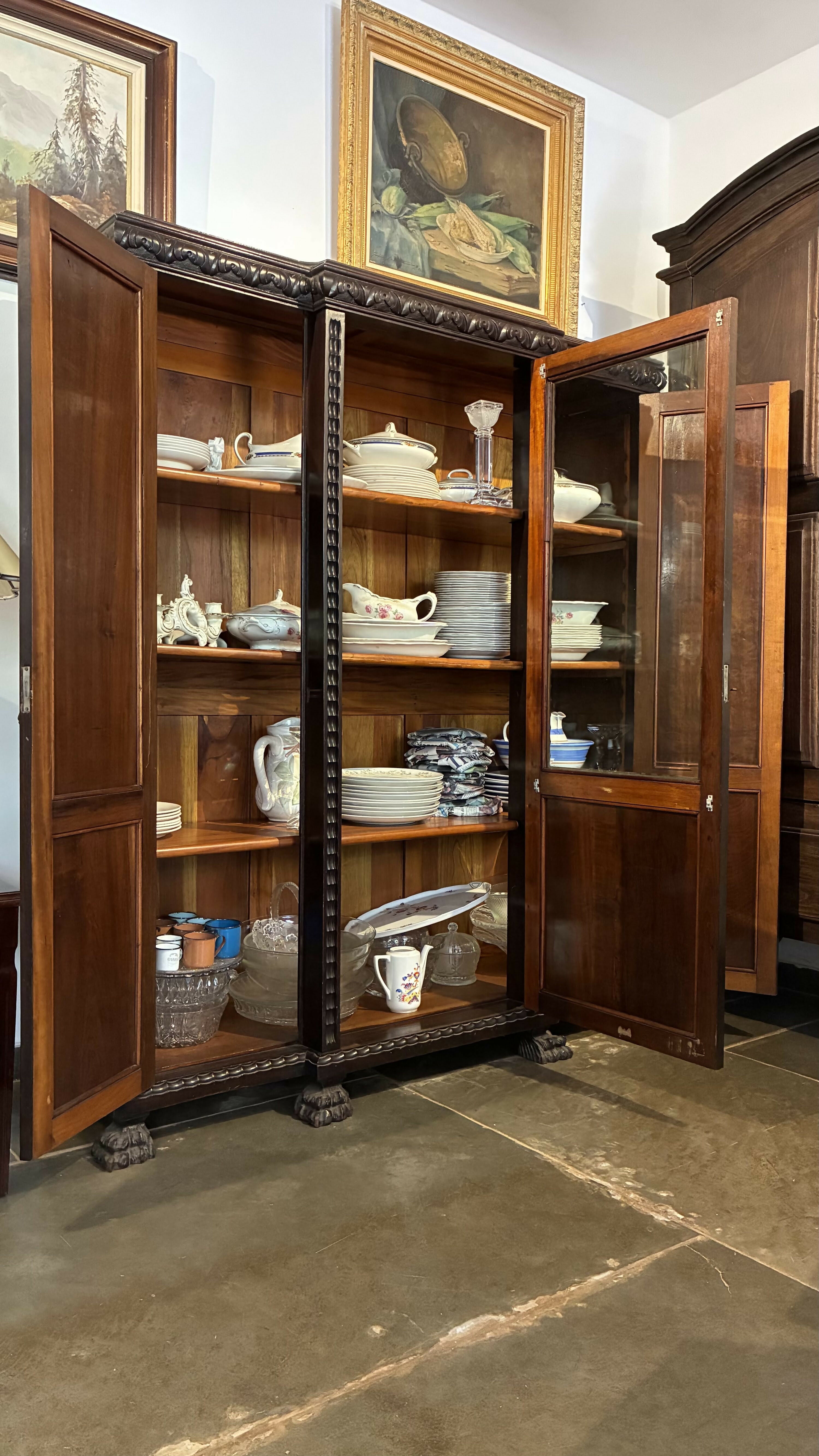 Livreiro Antigo em Madeira