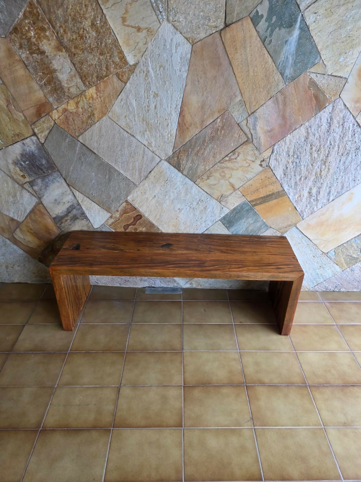 Banco de Peroba rosa maciço