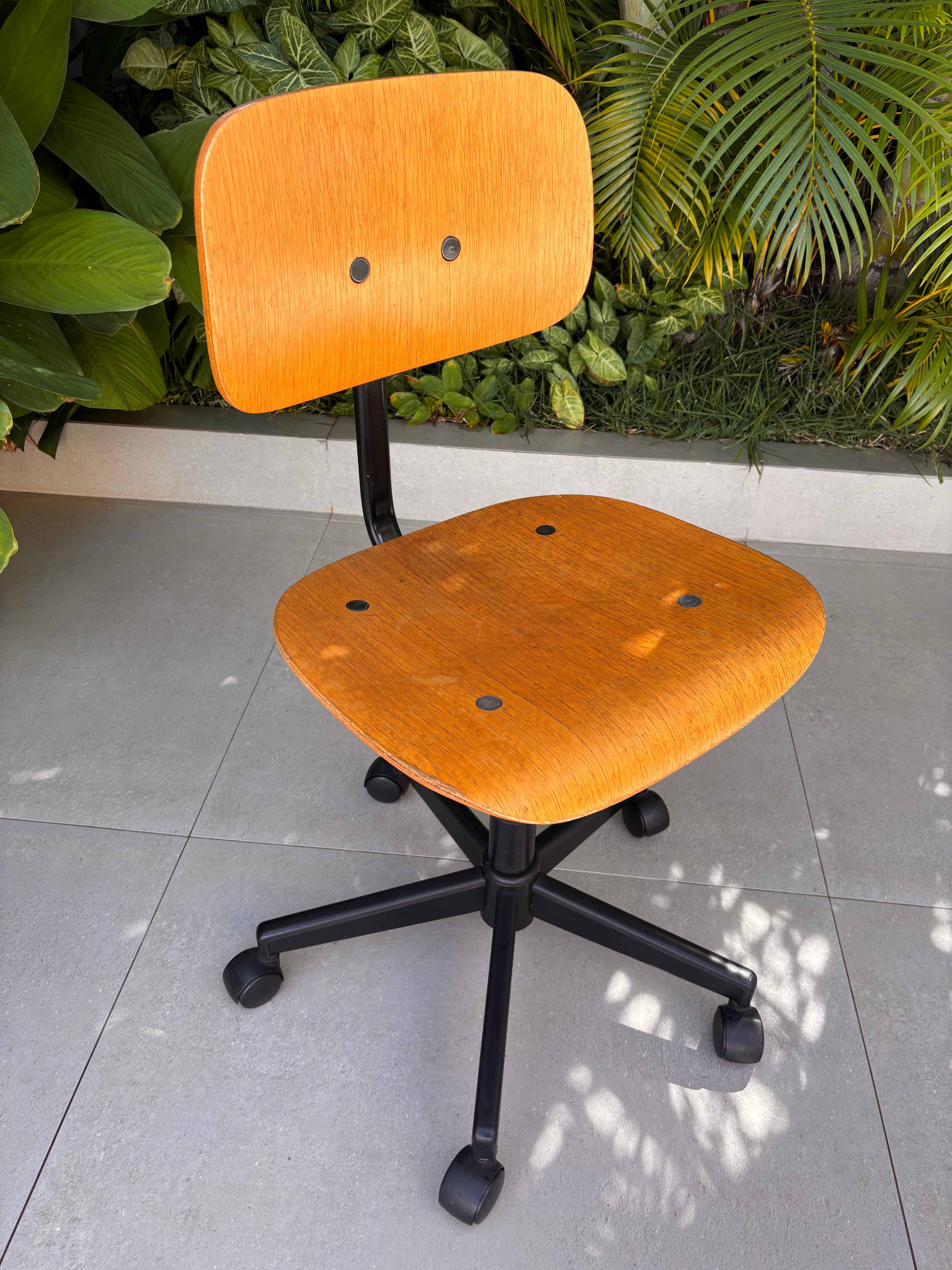 Cadeira Giratória Giroflex Vintage Madeira Coleção Escritório Industrial década 1970 a 1980