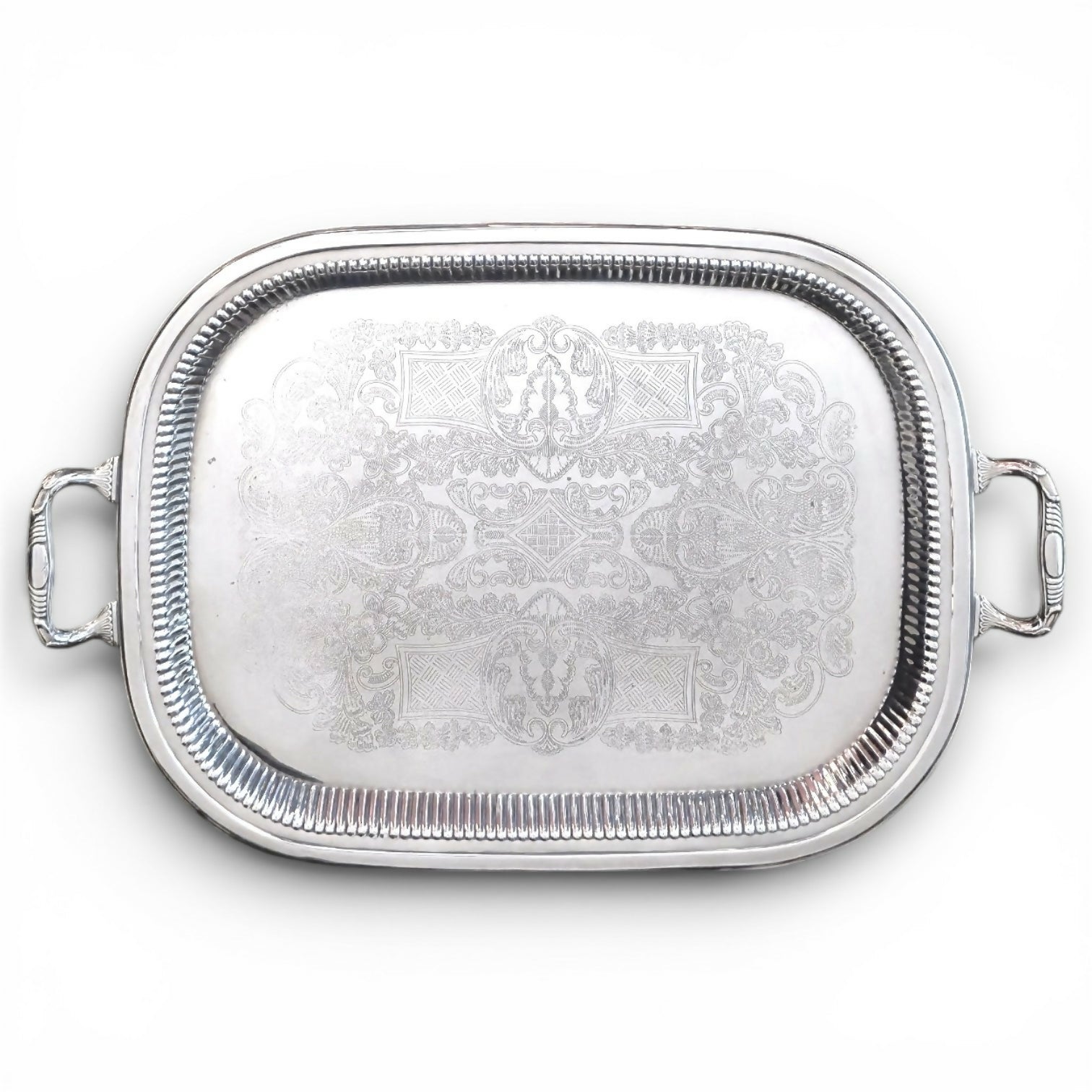 Bandeja em metal prateado