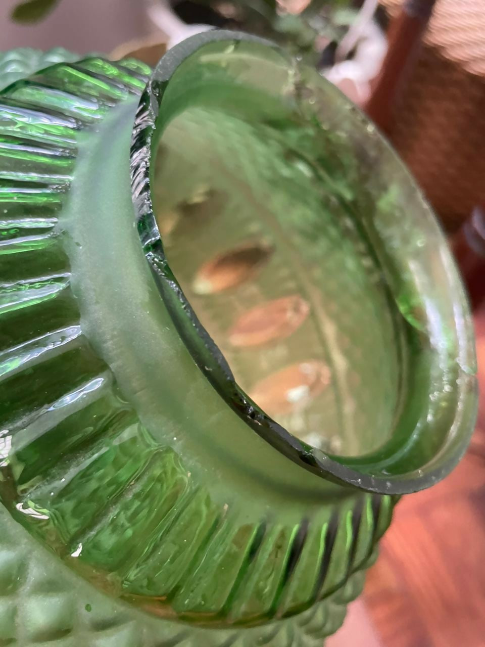 Grande abajur em bronze com cúpula em cristal verde (73cm)