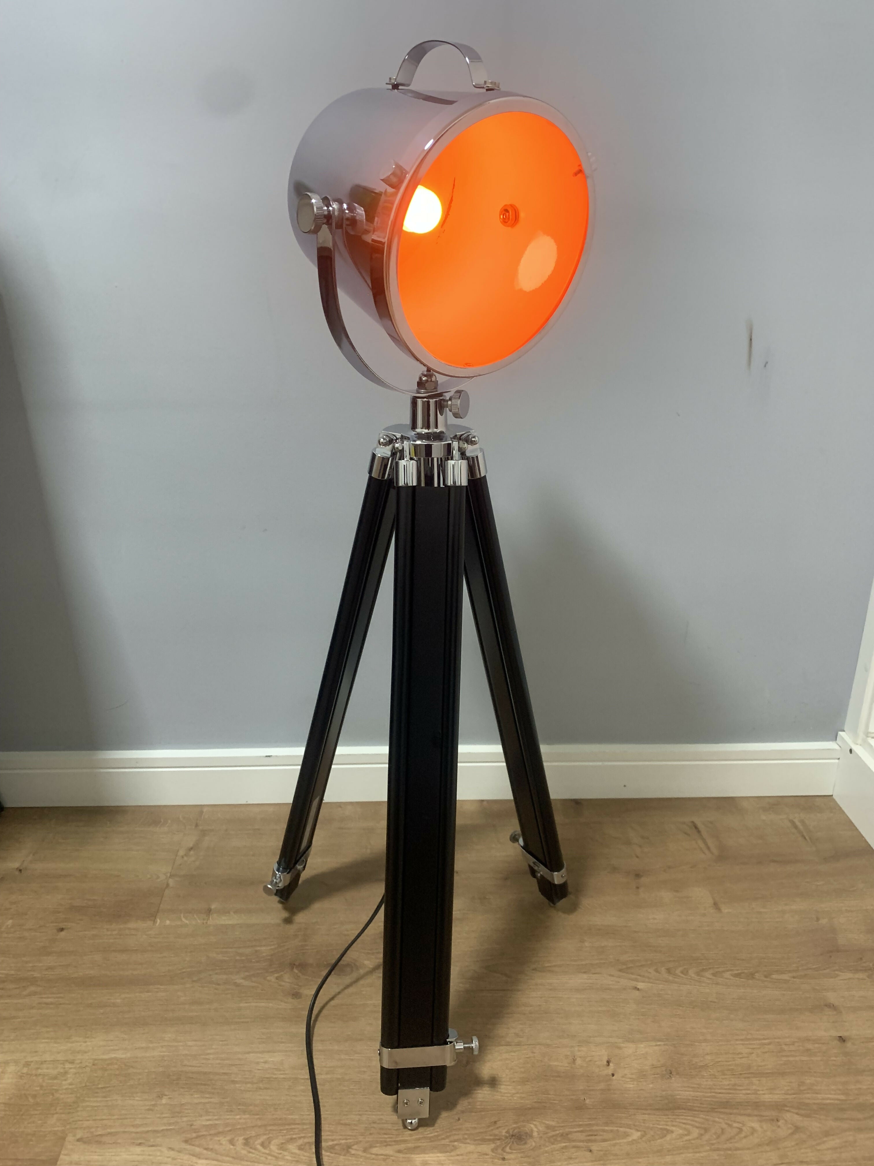 Luminária de piso estilo refletor