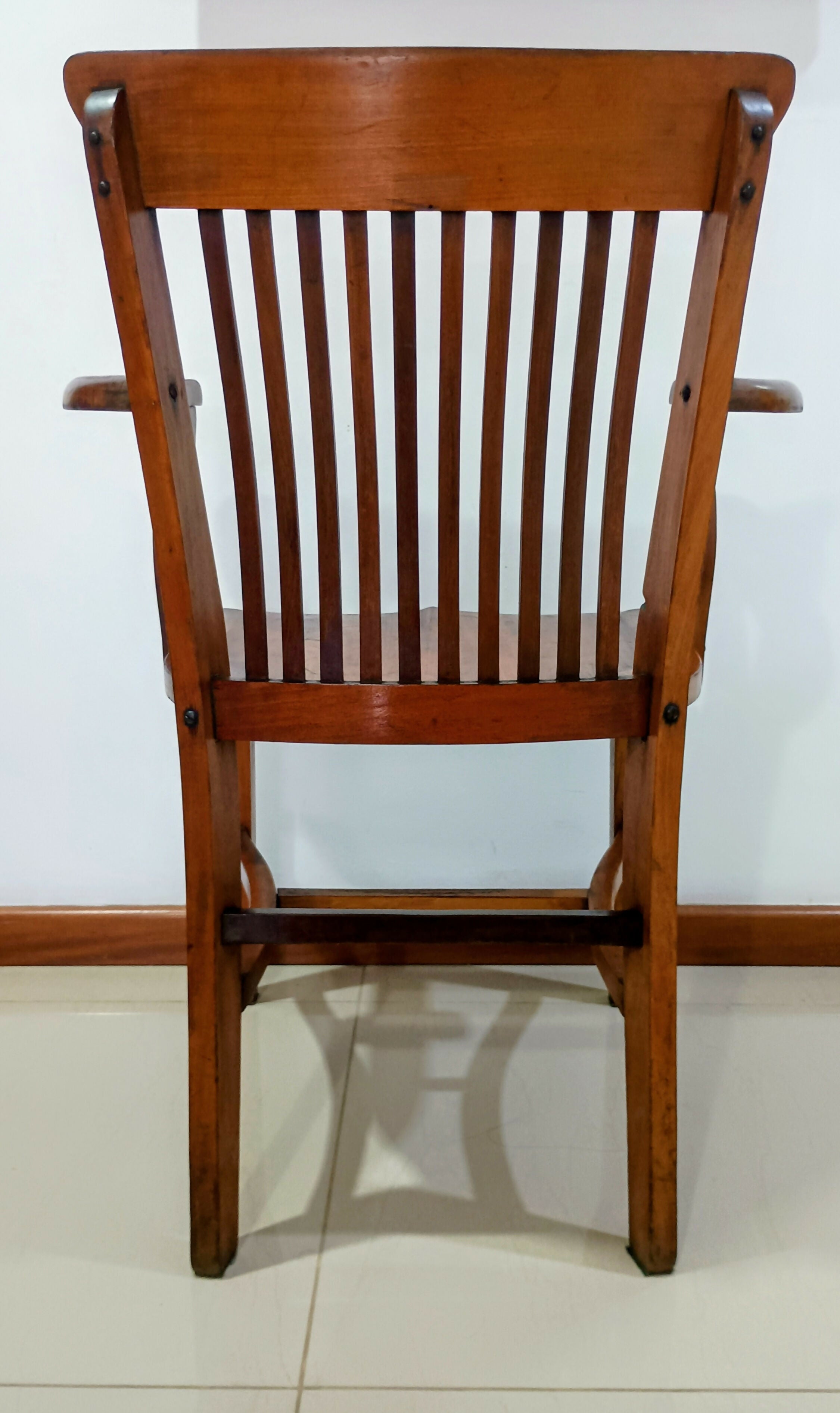 Cadeira em Peroba Maciça – Estilo Colonial / Mission – Década de 1920–40