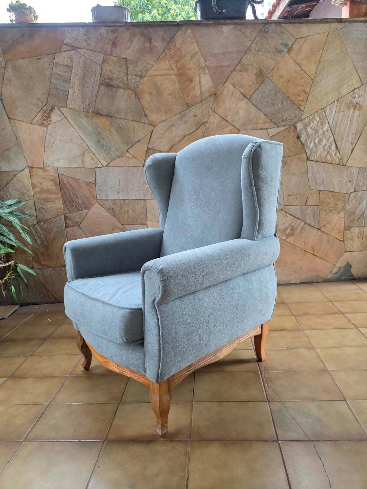 Poltrona Bergere em tecido bouclê
