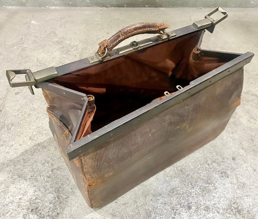 Maleta antiga de médico em couro natural marrom 