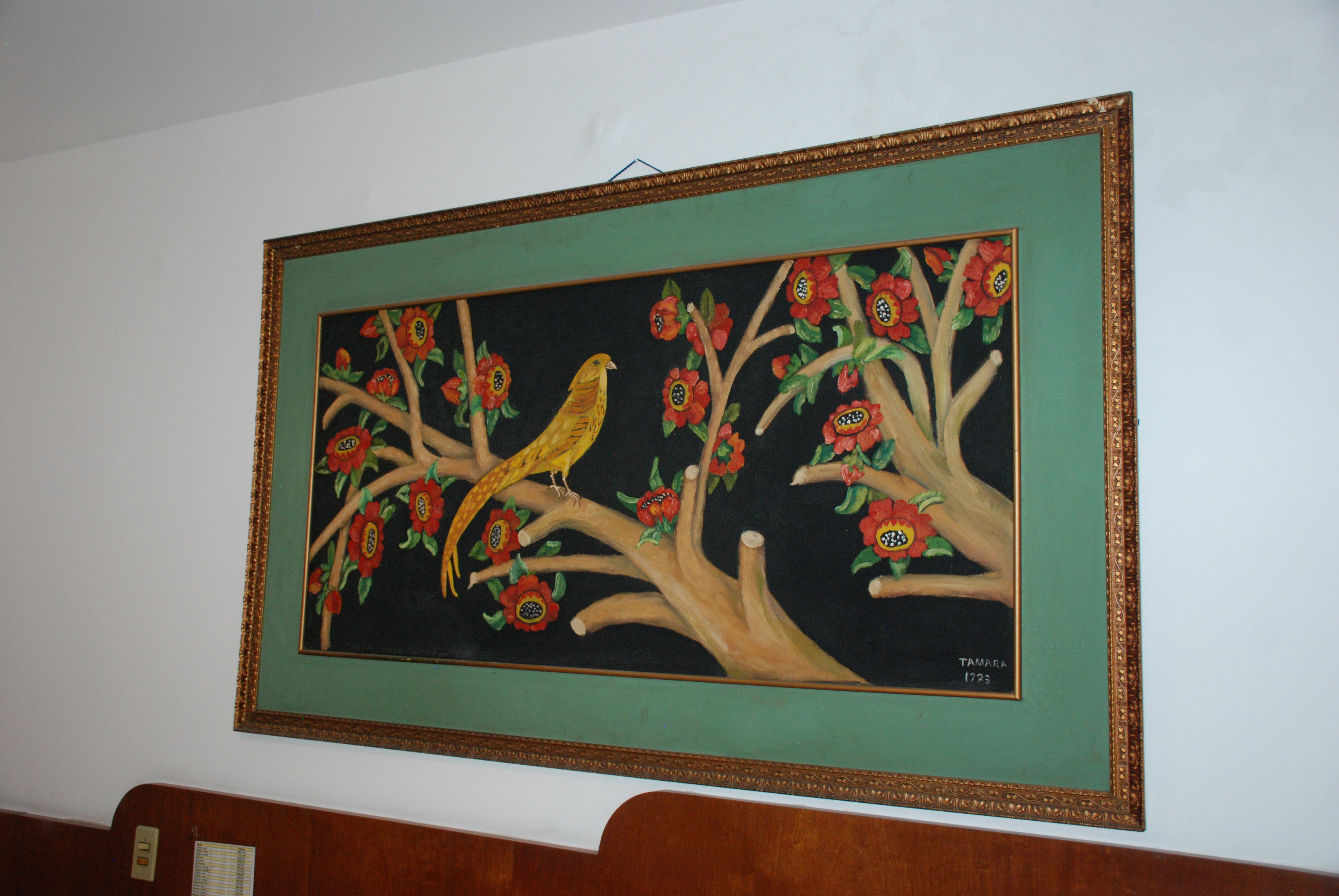 Quadro retratando pássaro e flores no galho - Oleo sobre duratex 1973 - moldura 1,90 x 1,10 - quadro 1,50 x O,70