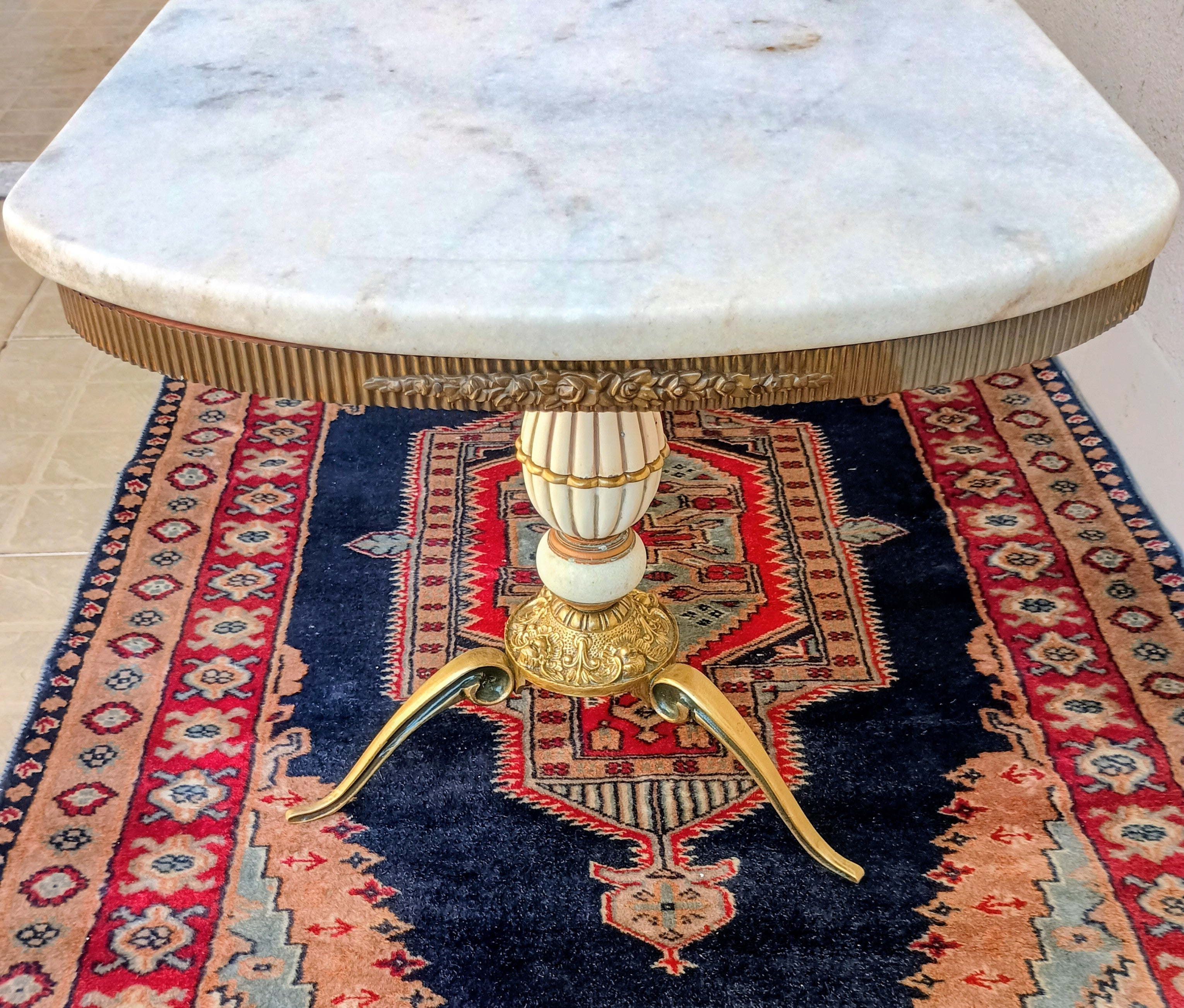 MESA DE CENTRO NEOCLÁSSICA FRANCESA – MÁRMORE CARRARA E BRONZE MACIÇO DÉCADA DE 50
