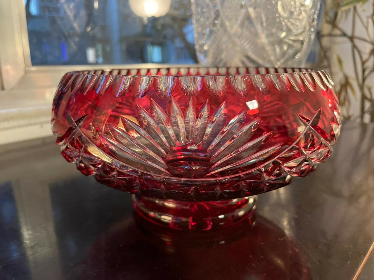 Centro de mesa em cristal double / overlay rubi lapidado em estrelas