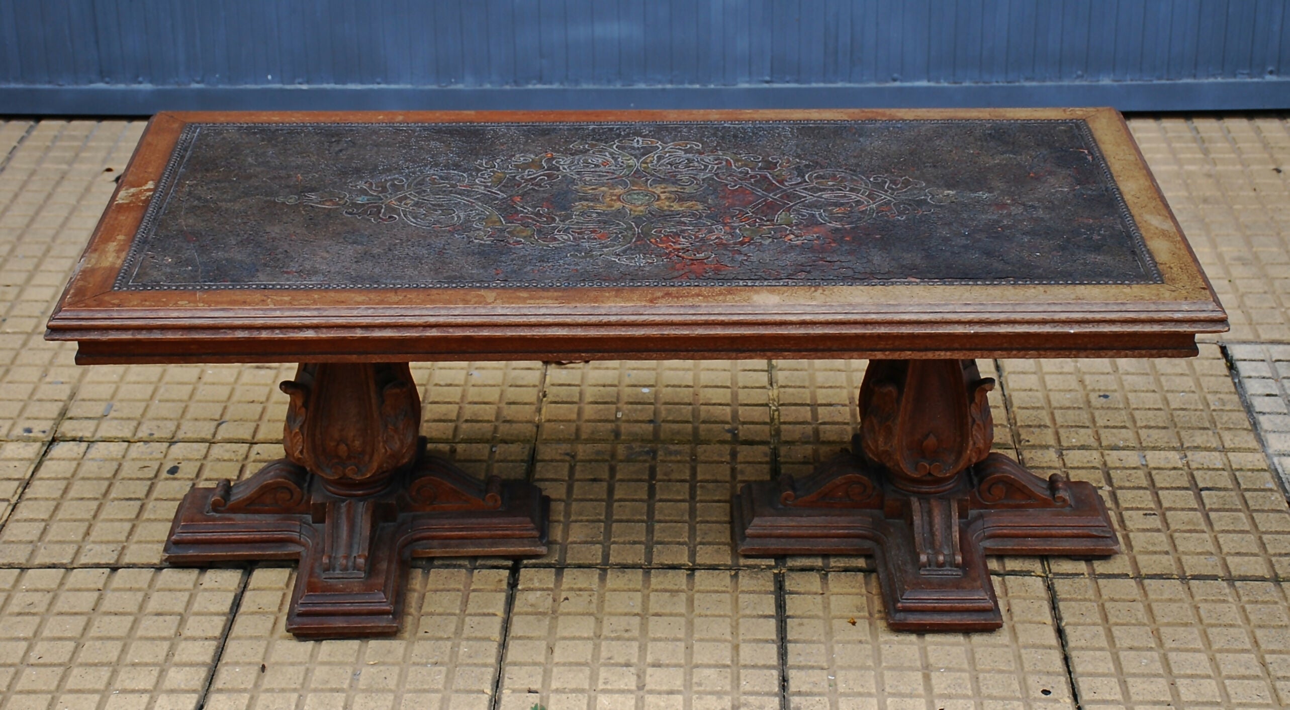 mesa de centro anos 60/70 tampo de couro desgaste do tempo