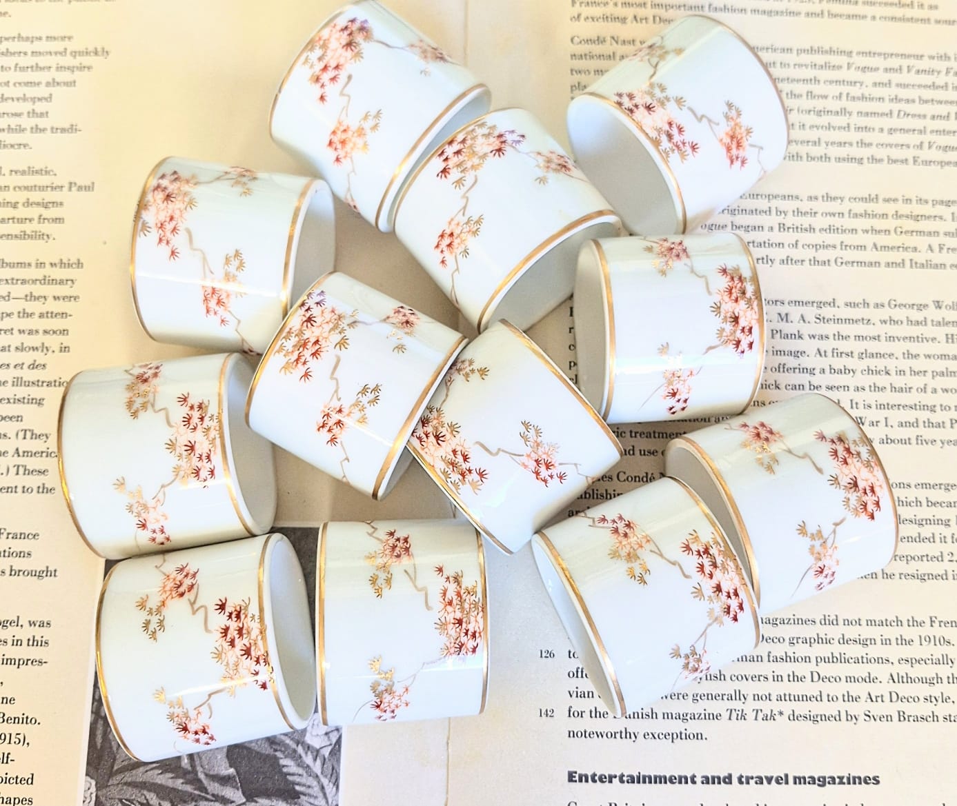 Porta guardanapos em porcelana finíssima japonesa Arita Fukagawa, pintado à mão.  Perfeitos, como novos. Douração impecável!