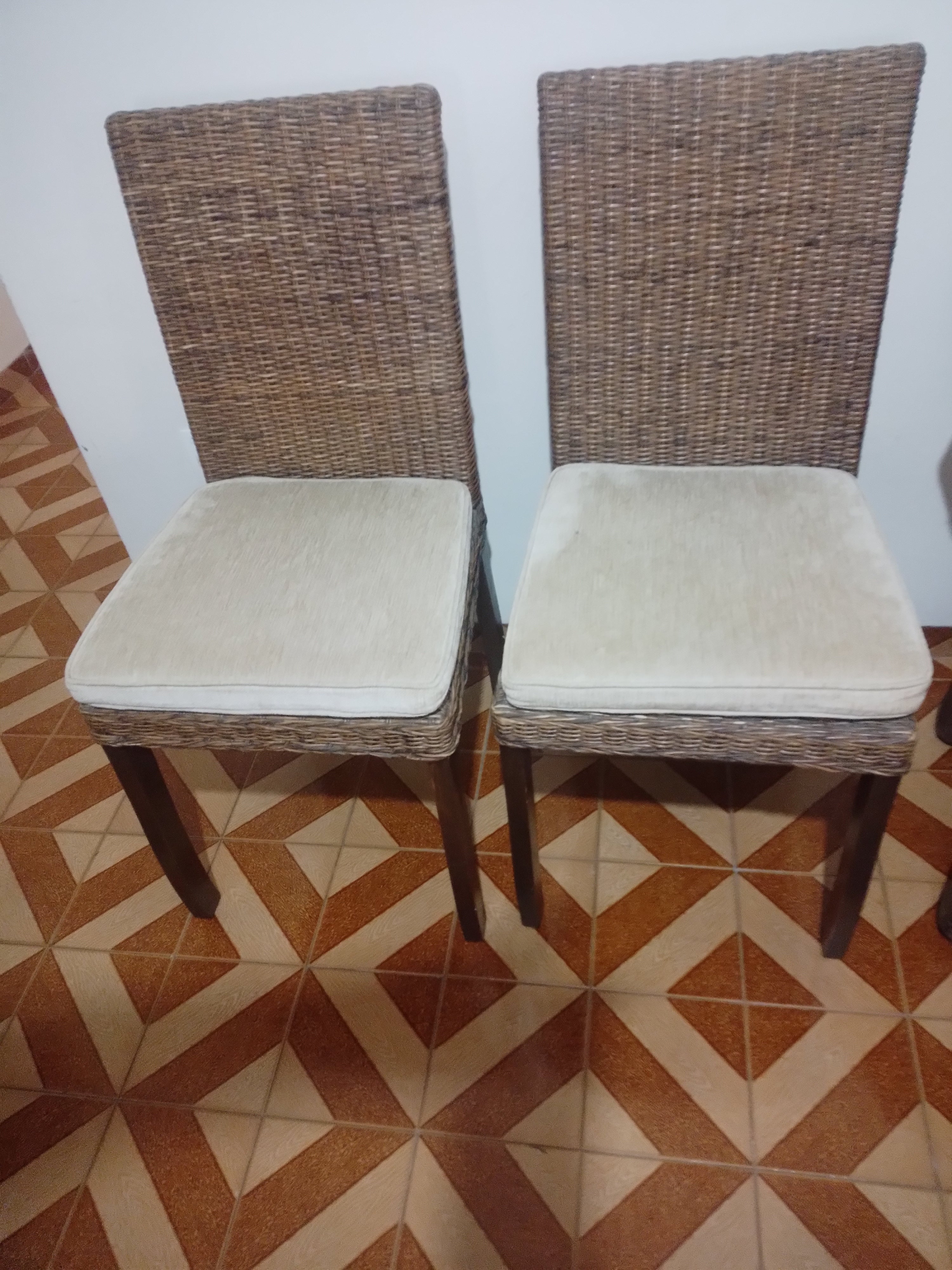 Duas cadeiras em Fibra Natural 
