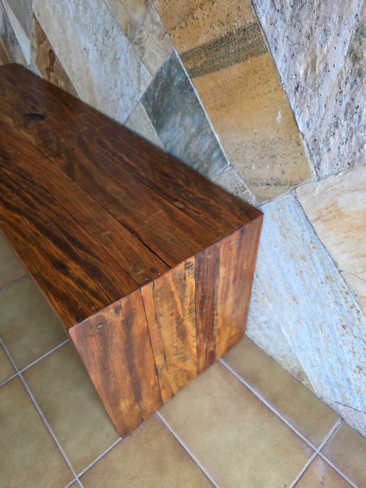 Banco de Peroba rosa maciço