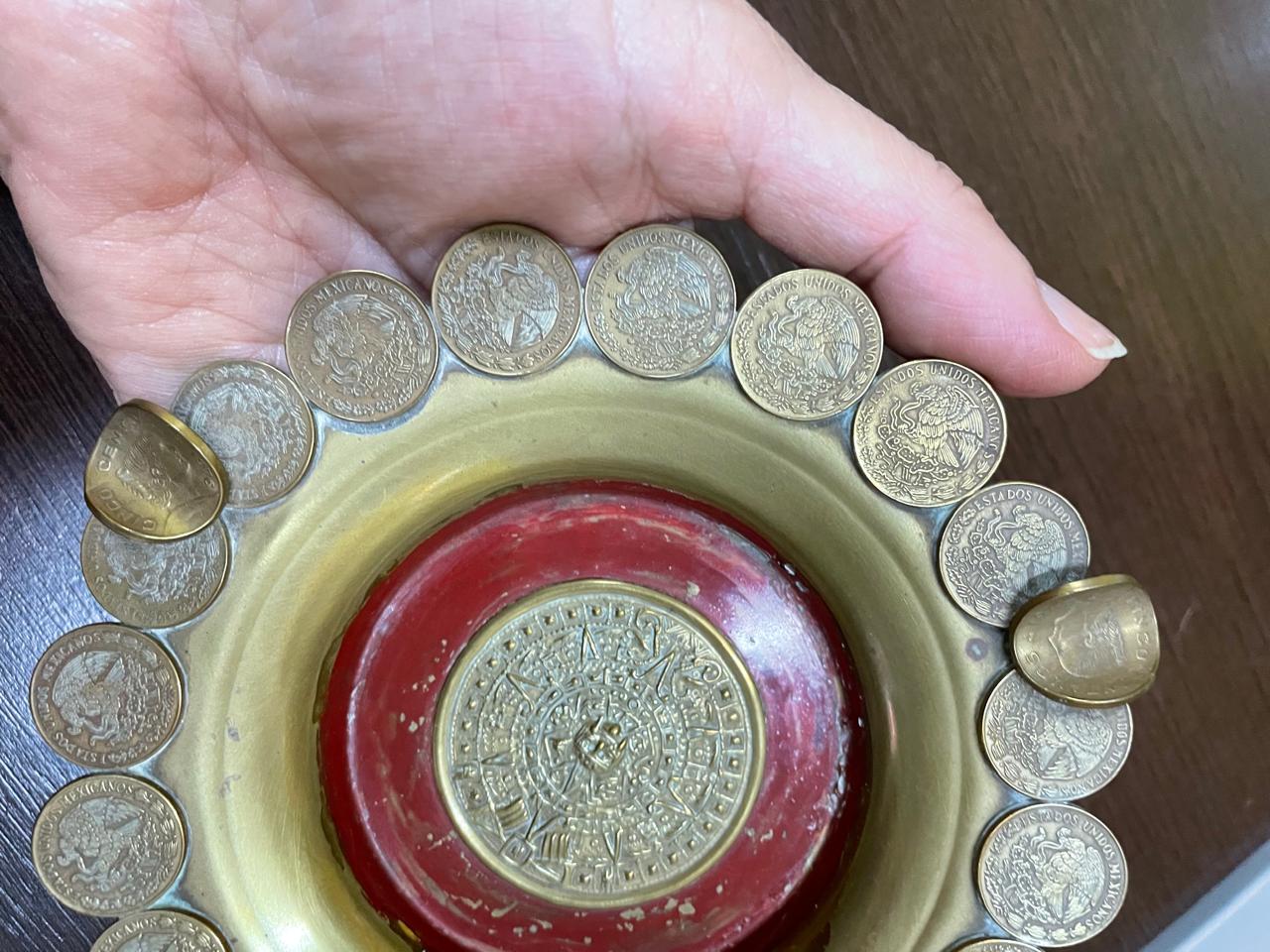 Cinzeiro com moedas mexicano