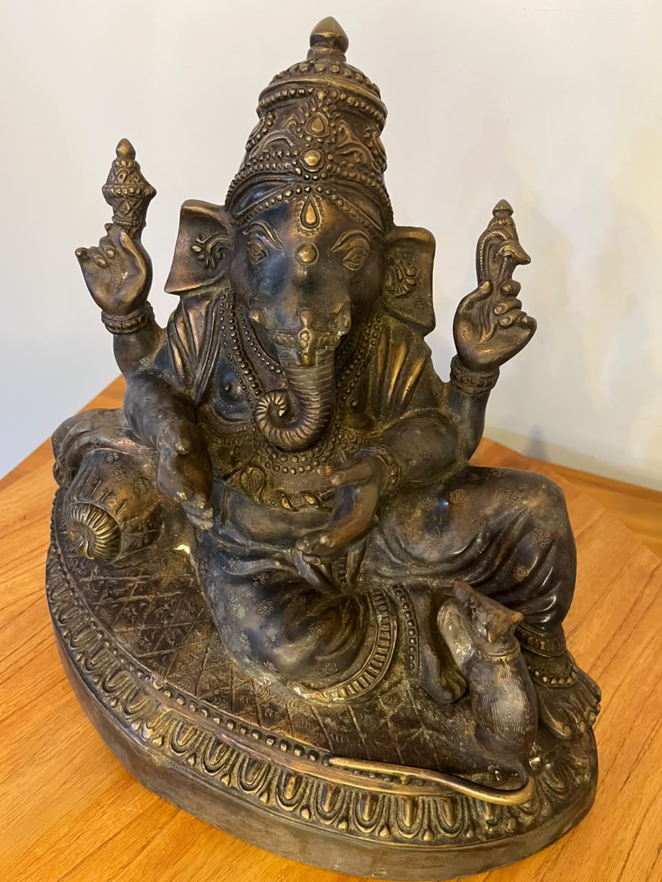 Escultura de Ganesha em ferro fundido – 30 × 30 cm