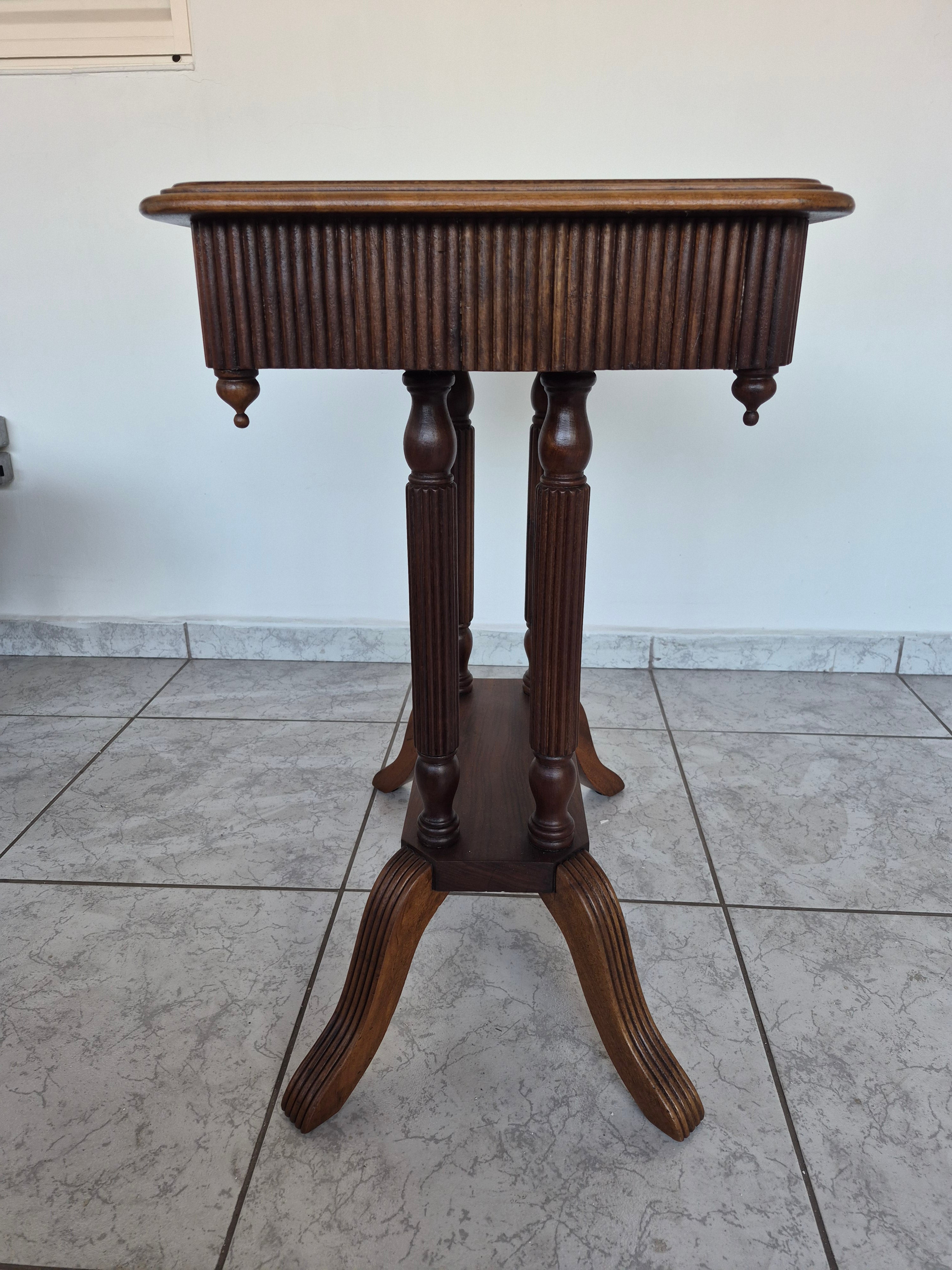 Mesa de apoio retangular ou lateral de jacarandá (restaurada) 