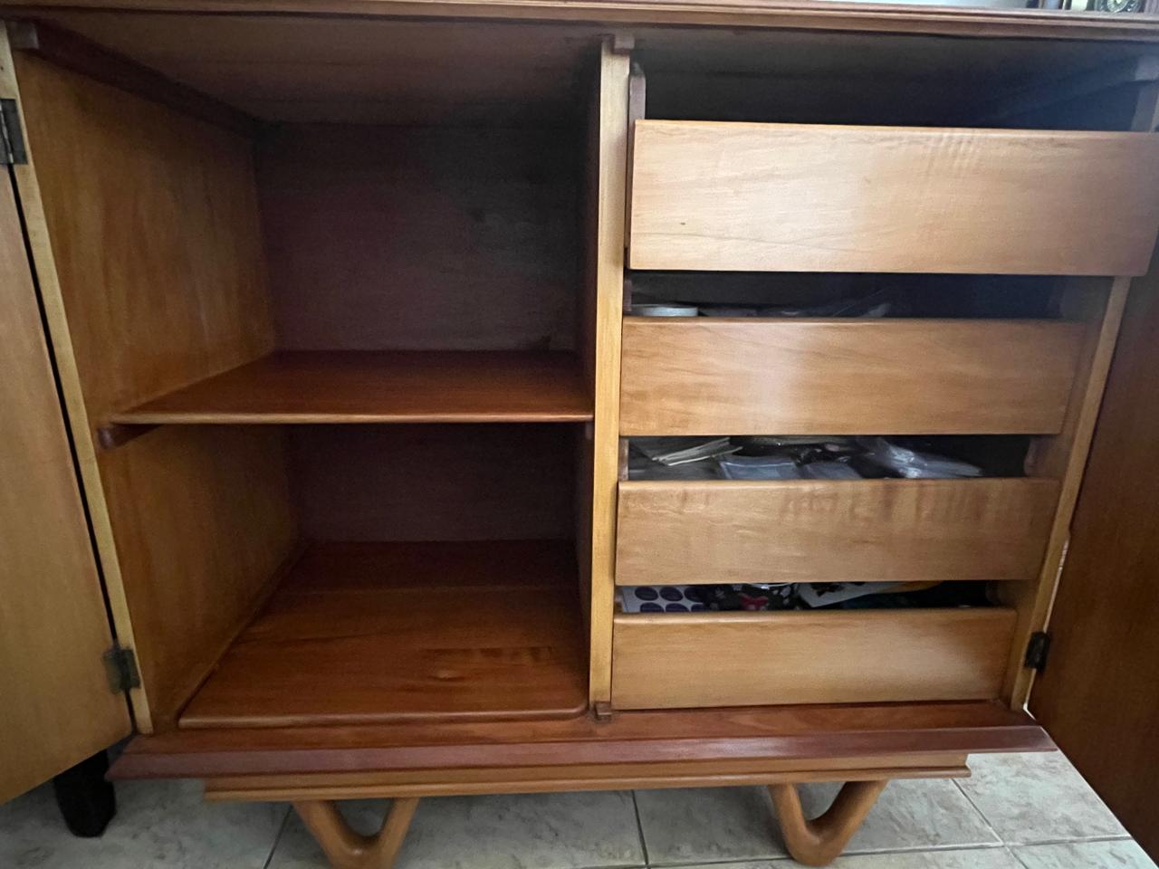 Pequeno Buffet vintage em caviúna anos 50/60 - restaurada 