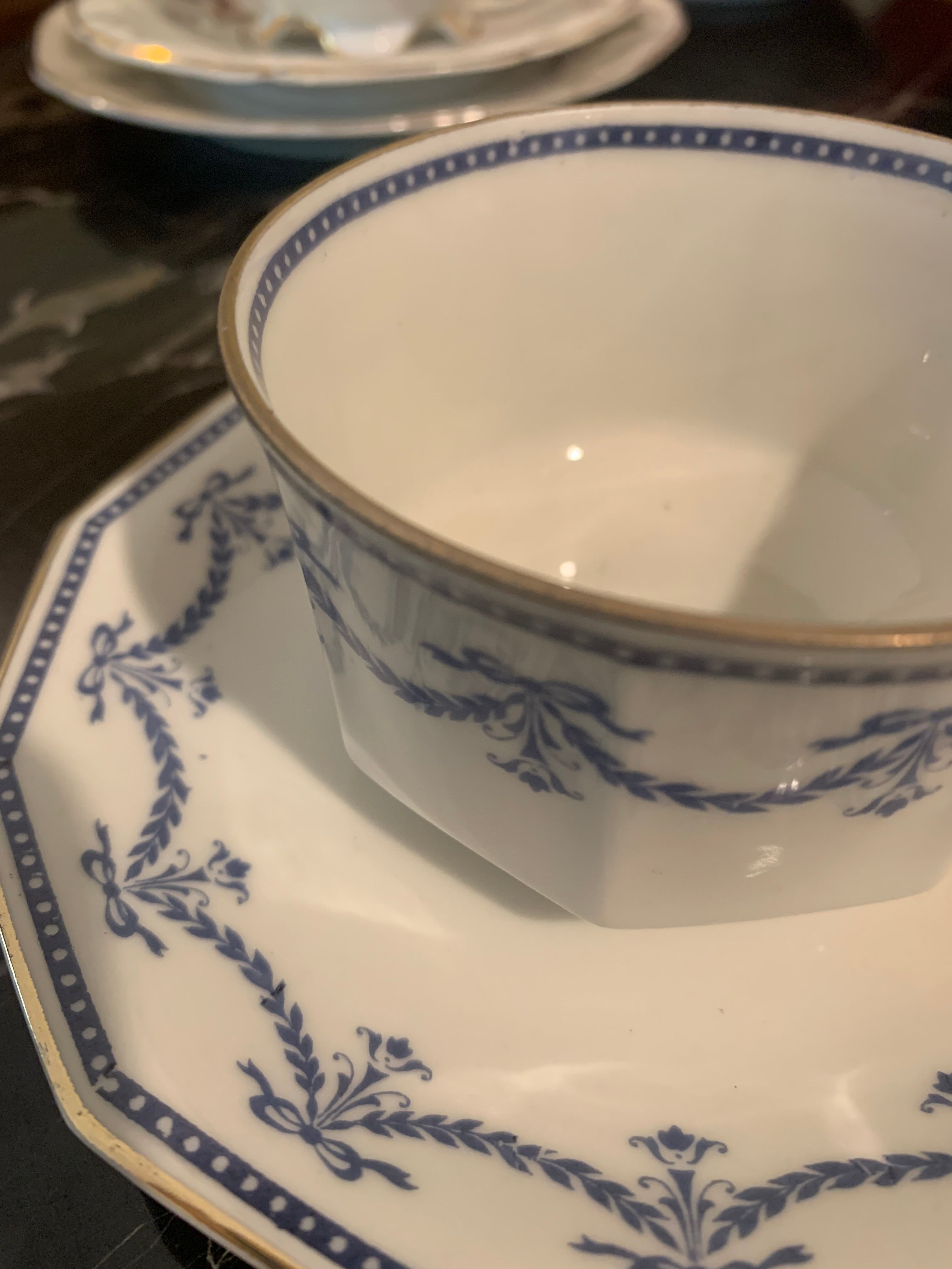 Delicadíssima xícara de chá Limoges A. Lanternier &amp; Co em perfeito estado