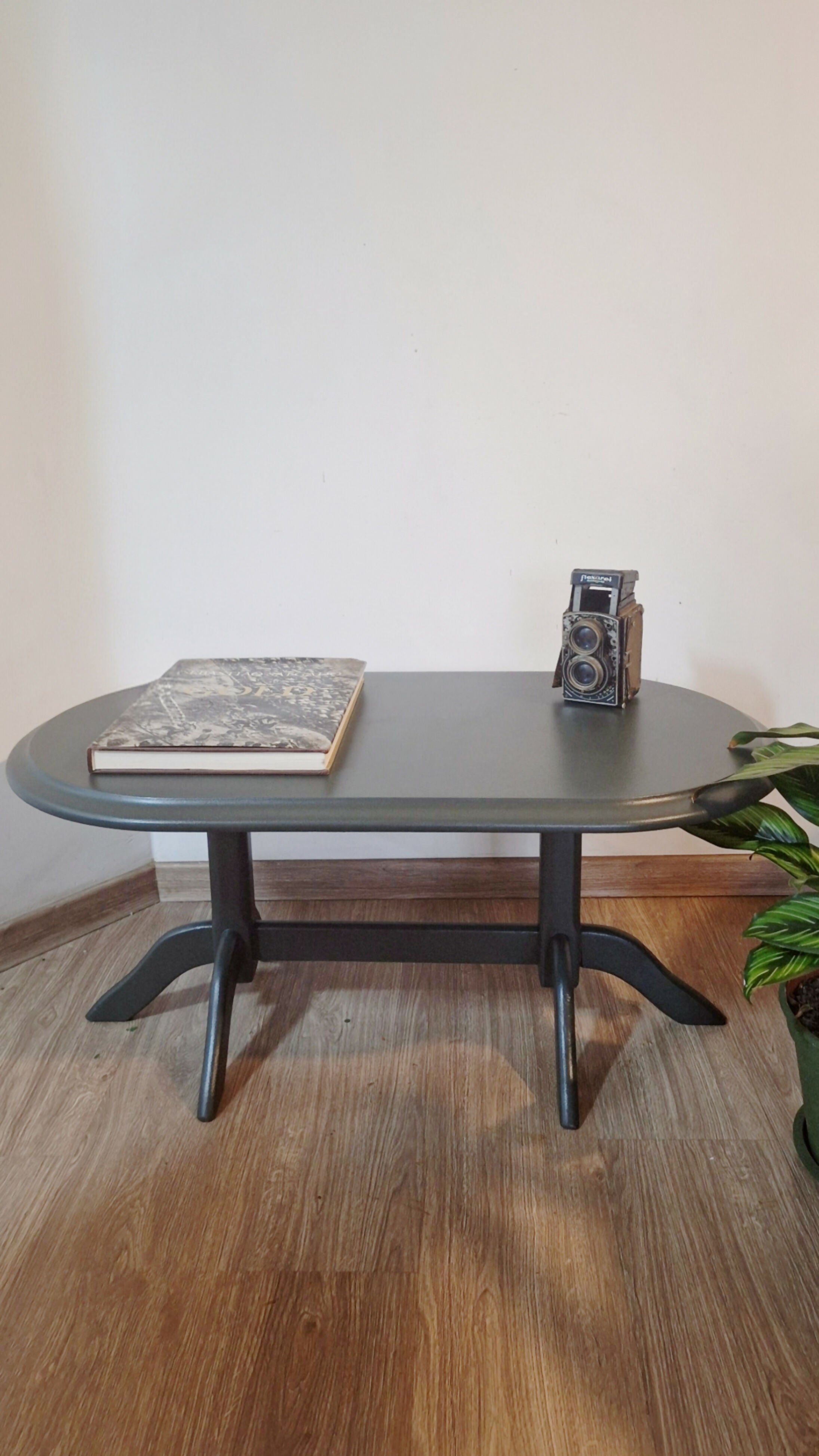 Mesa de centro oval em madeira (restaurada)