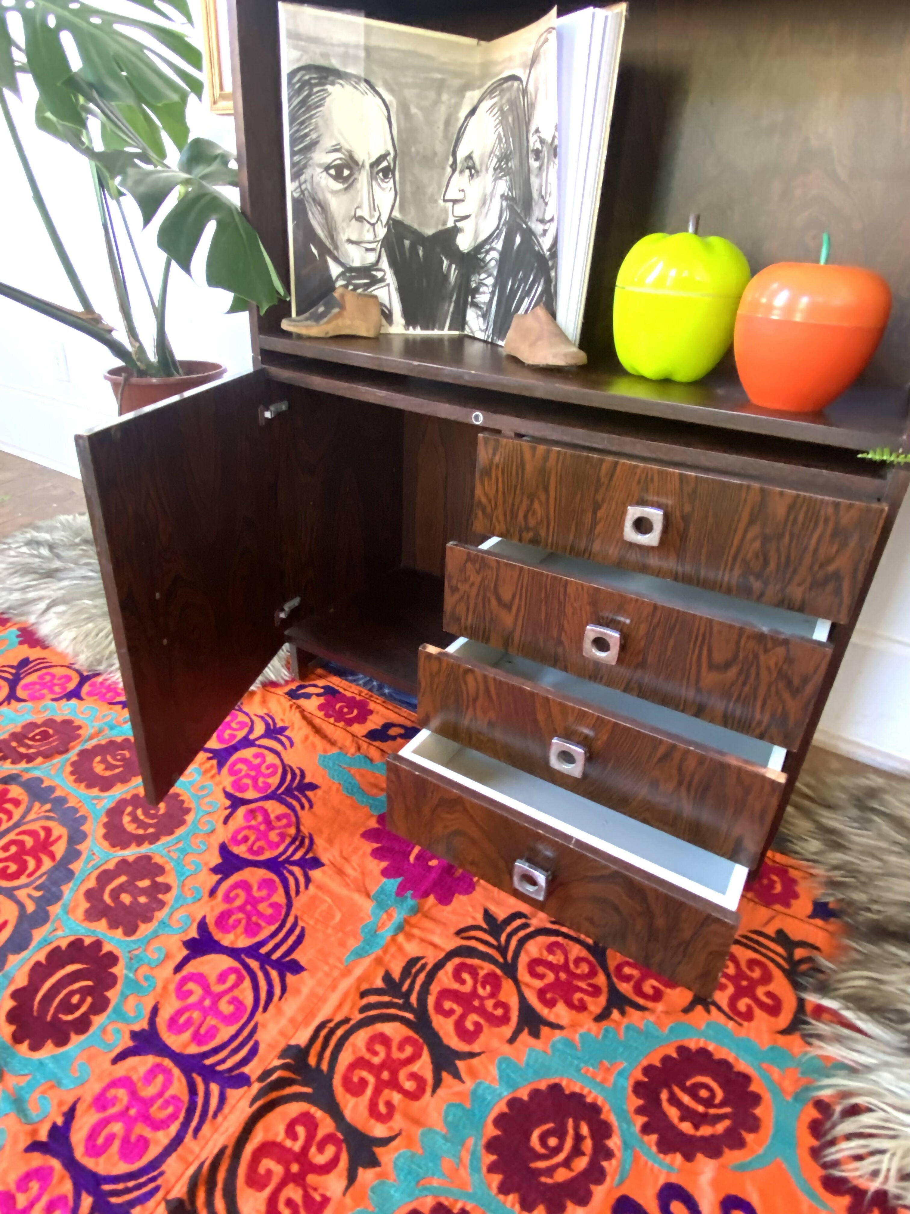 Estante vintage em laminado padrão Jacarandá