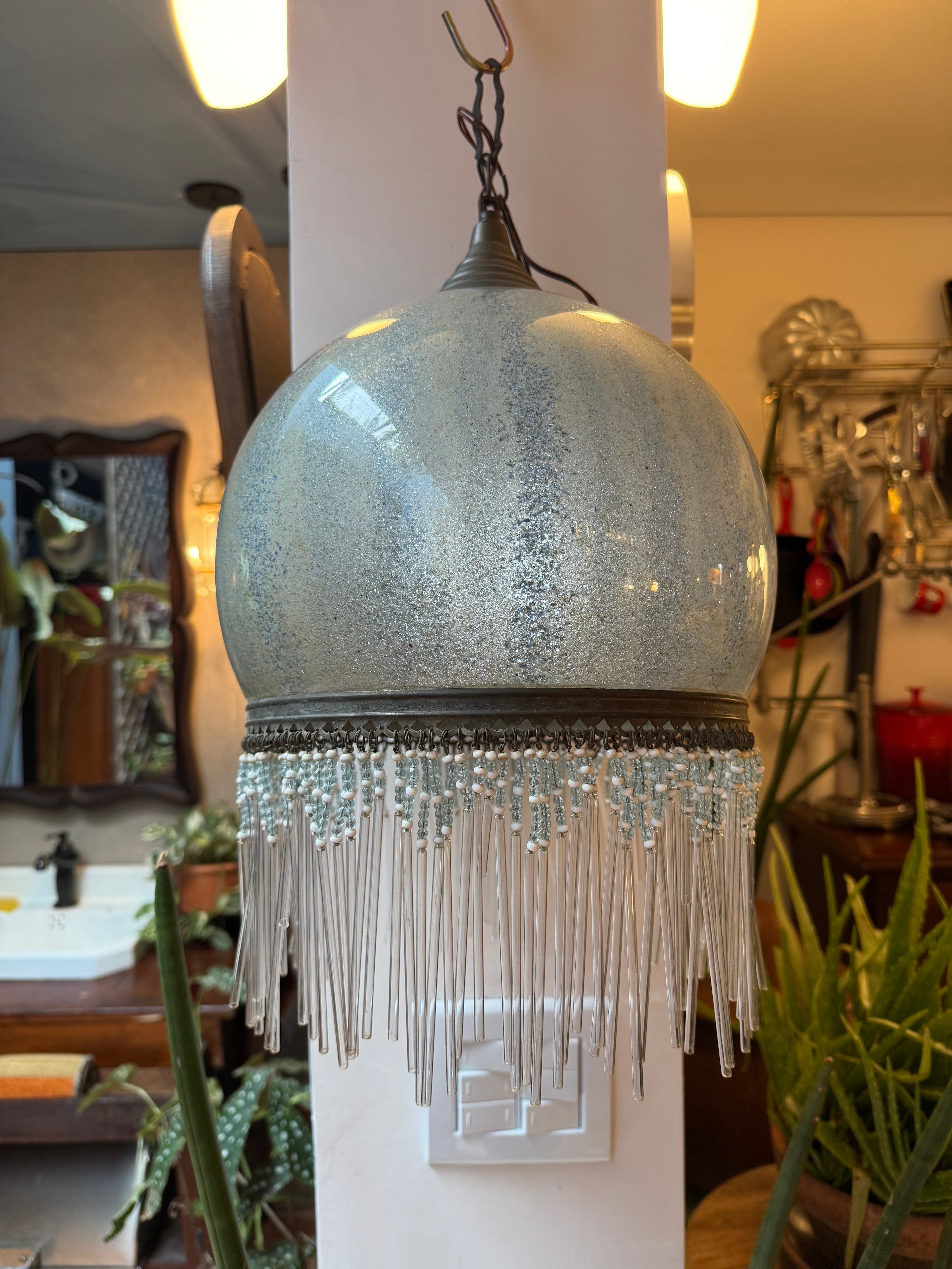 Raro lustre Bola com franja de canutilhos e vidro - luminária pendente