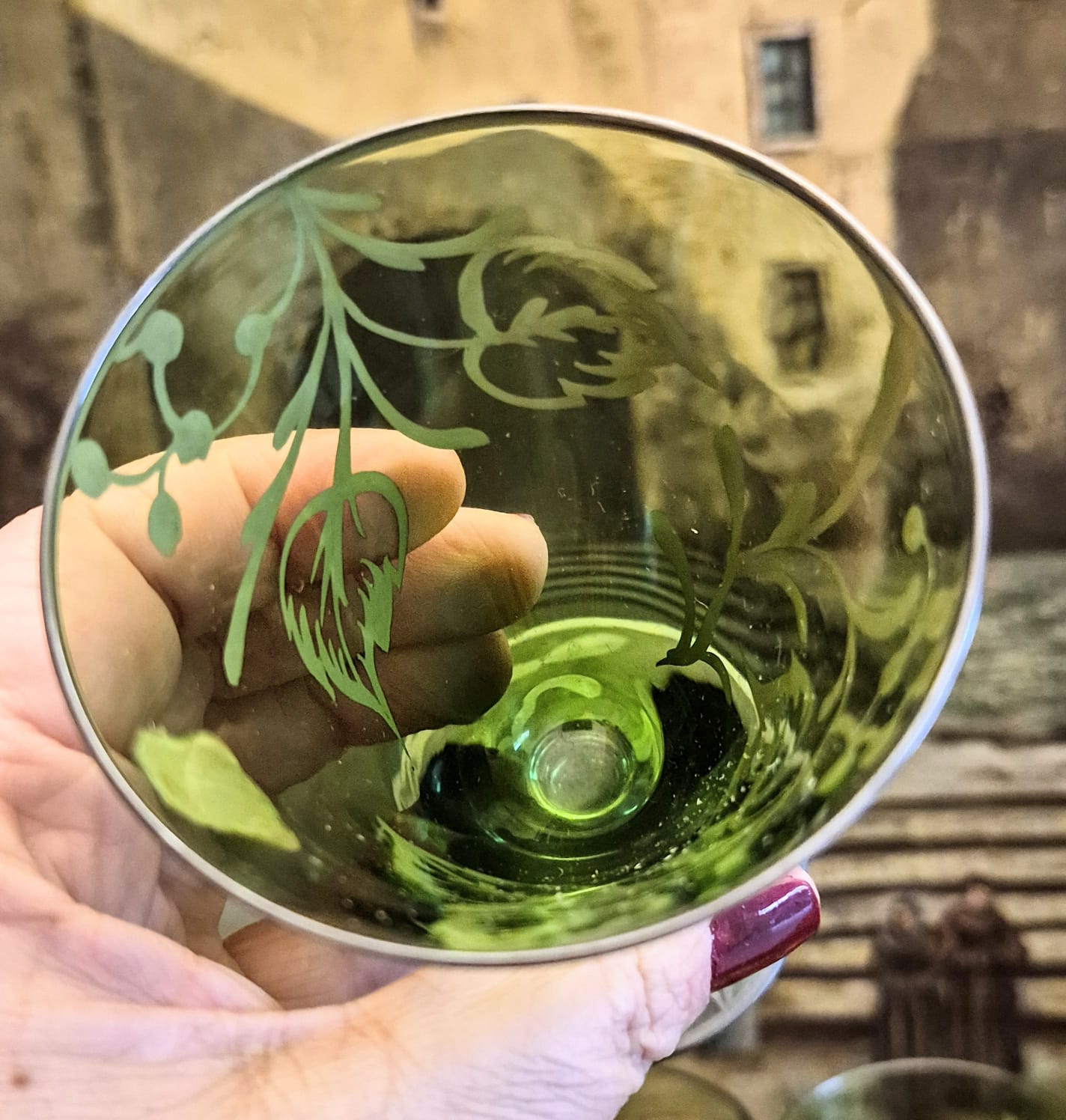 Jogo com 6 tacas de vinho incríveis em cristal verde espanhol Cristaleria Alba, anos 50. As taças são inteiras ornadas em prata de lei.