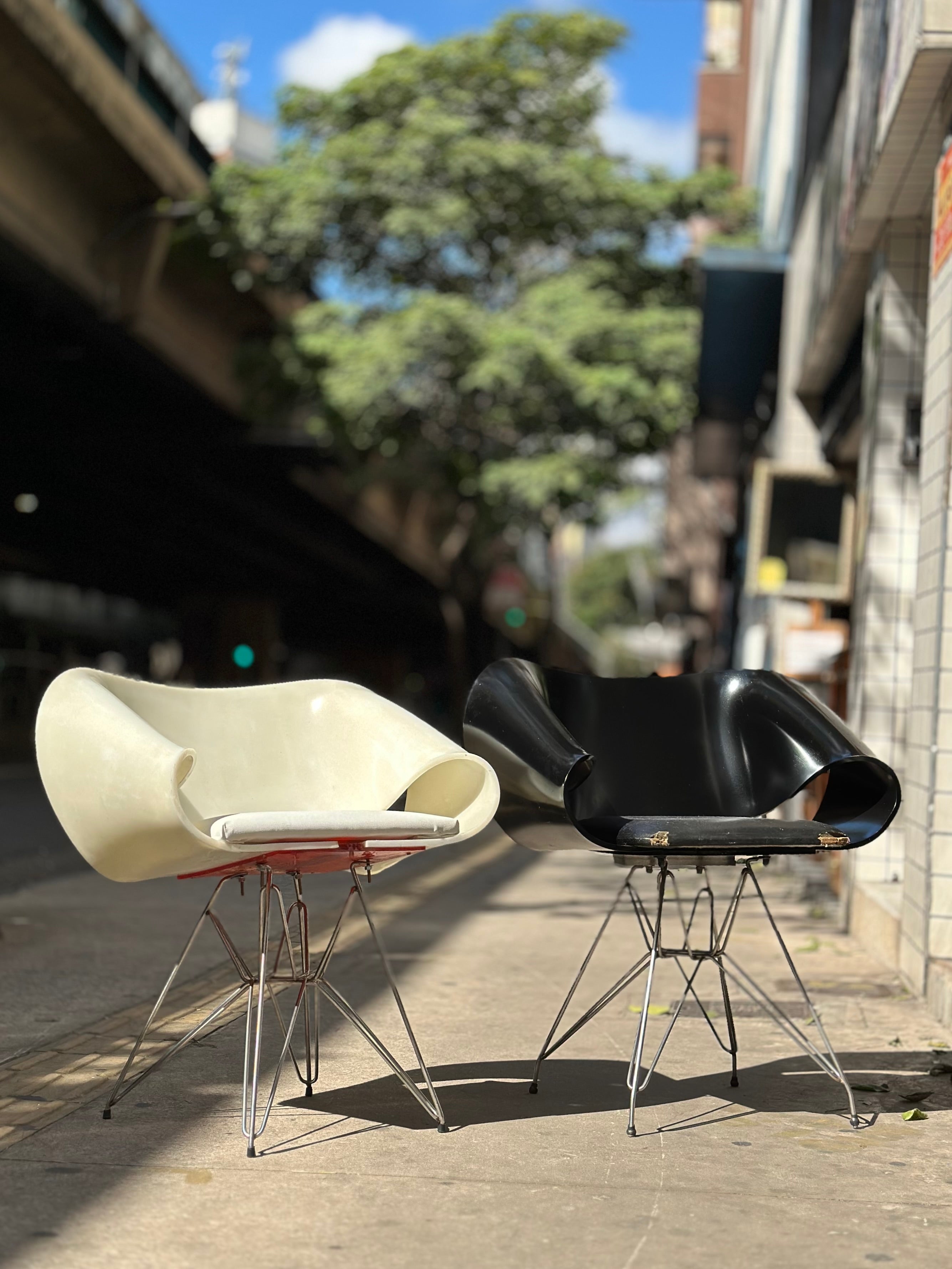 Par de Poltronas estilo Envelope (preto e branco) 