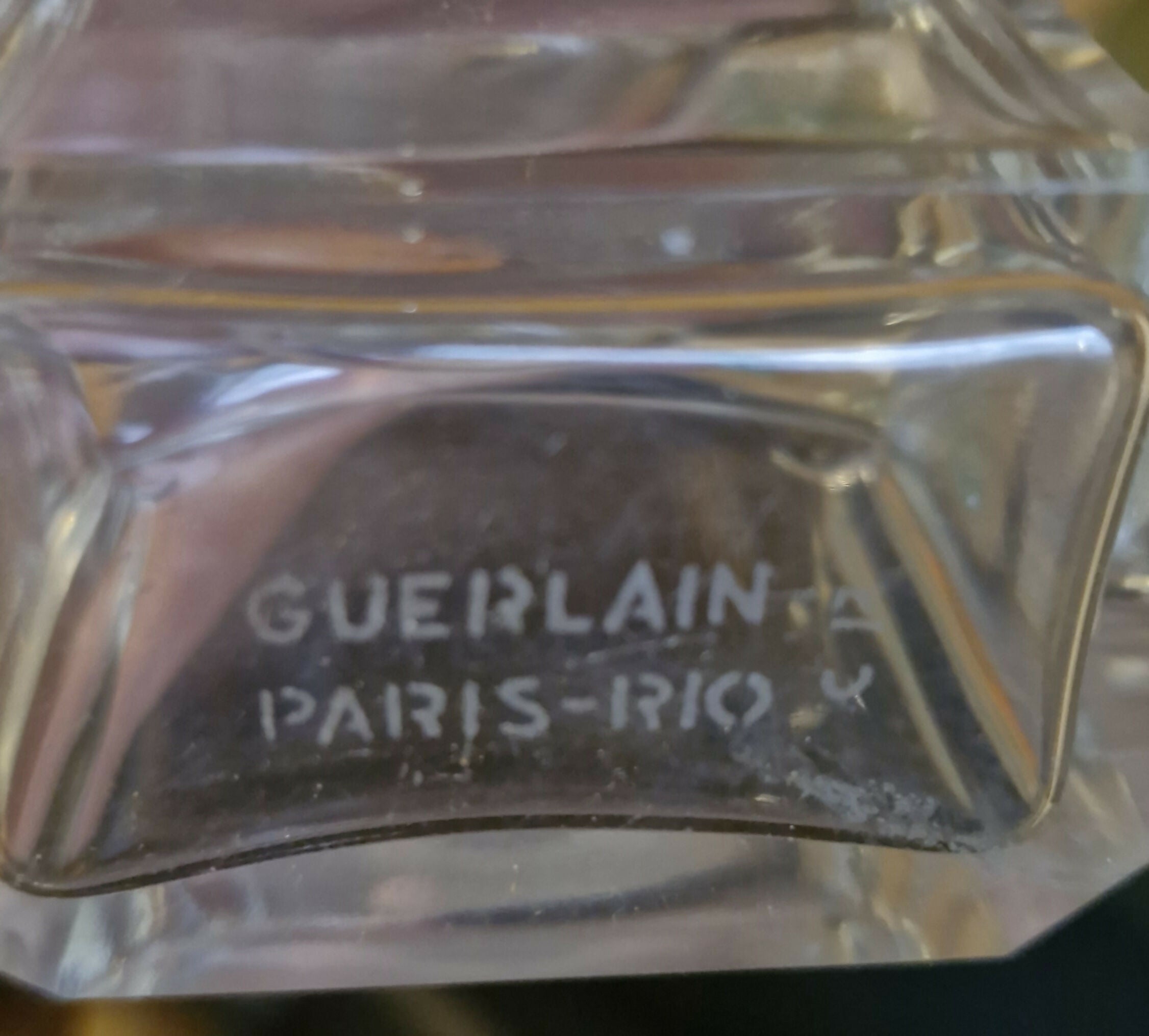 Coleção Rara de Frascos de Perfumes Franceses