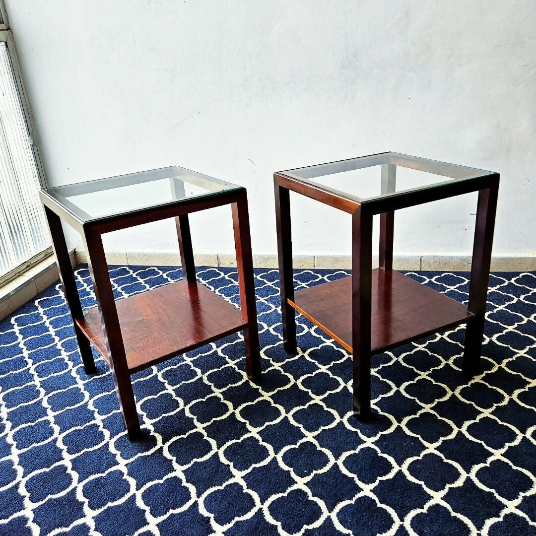 PAR DE MESAS QUADRADAS ANOS 60 EM MADEIRA MACIÇA