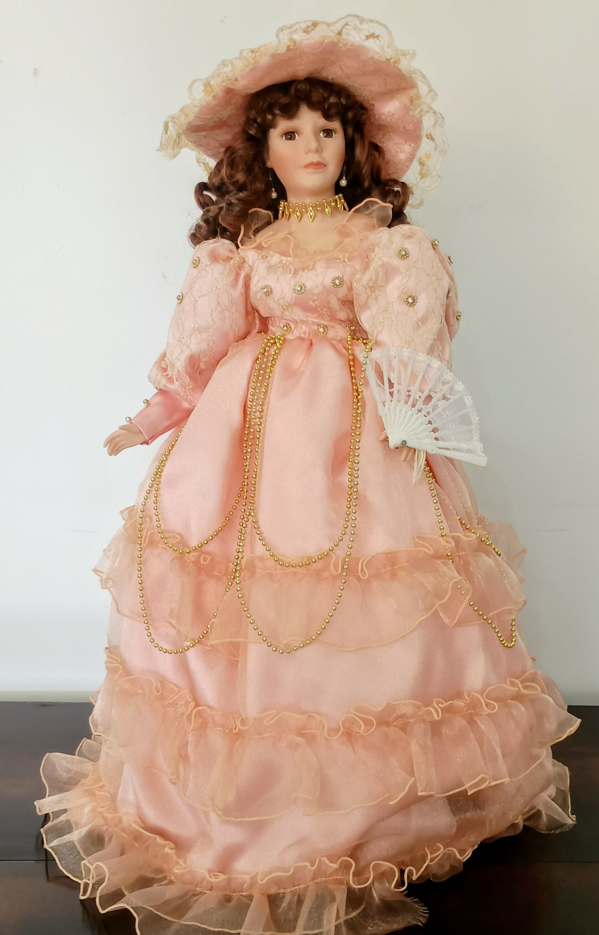 Boneca Decorativa de Porcelana Estilo Vitoriano – 65 cm