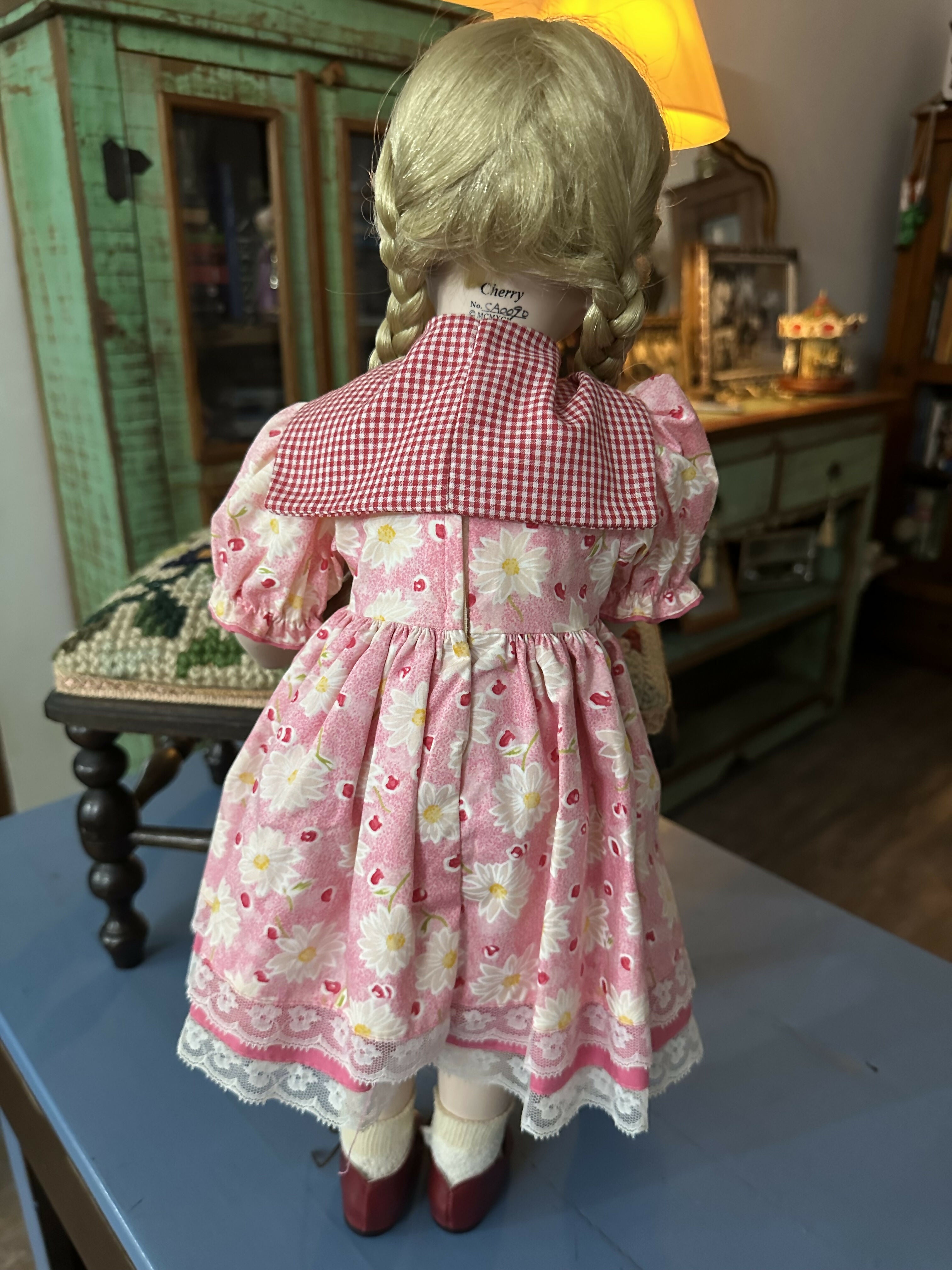 GLORIA LIVY - PORCELANA - GERMANY - Boneca alemã de coleção Cherry- Artisan