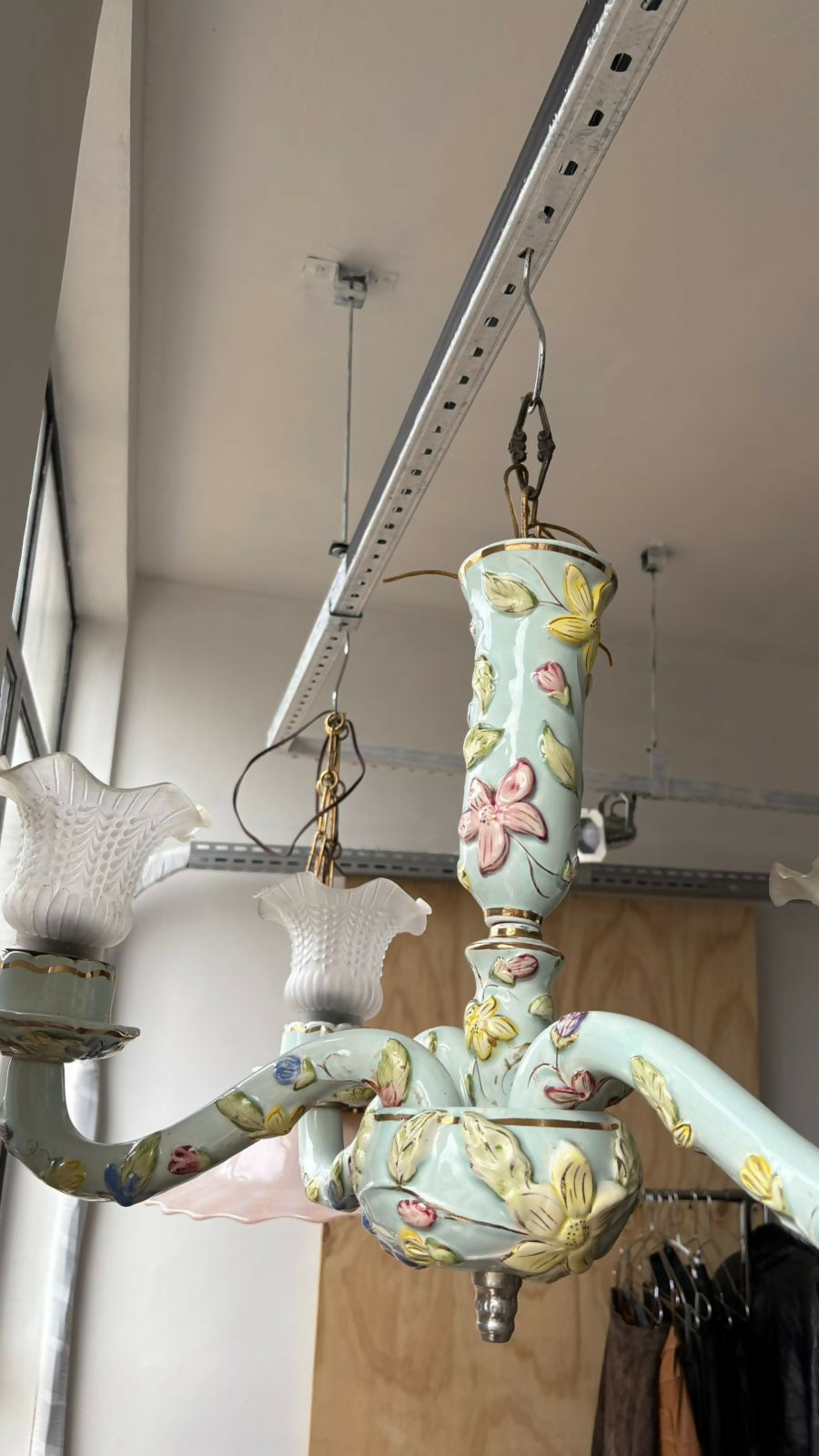 Lustre Vintage Clássico em Porcelana Pintada (4 Braços)