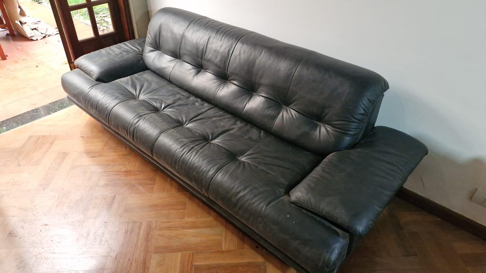 SOFÁ em couro legítmo, 3 lugares  Interdomus Lafer , na cor preto, anos 80