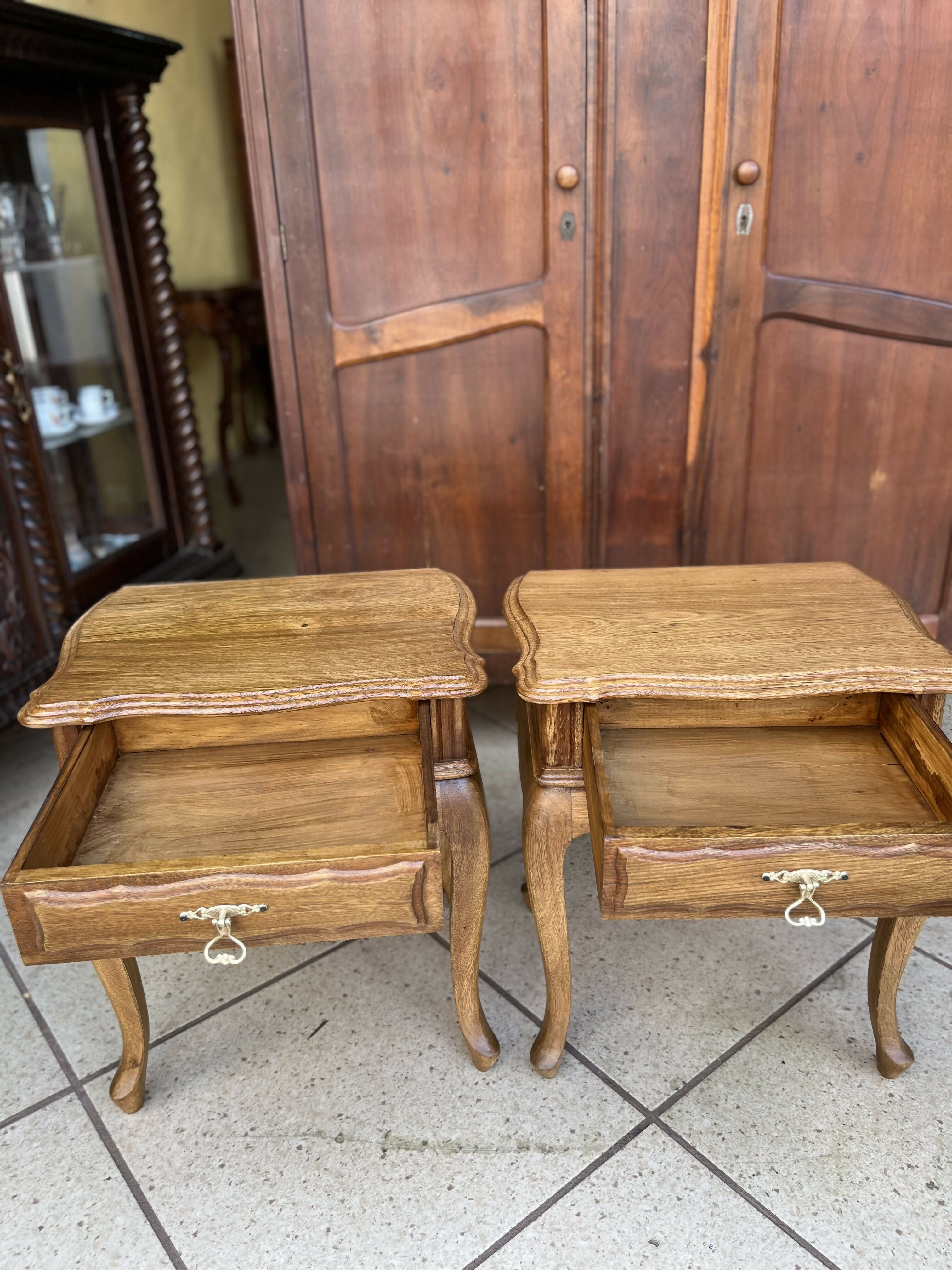 (OFERTA) PAR DE MESINHA DE CABECEIRA CHIPANDELLE (RESTAURADA)