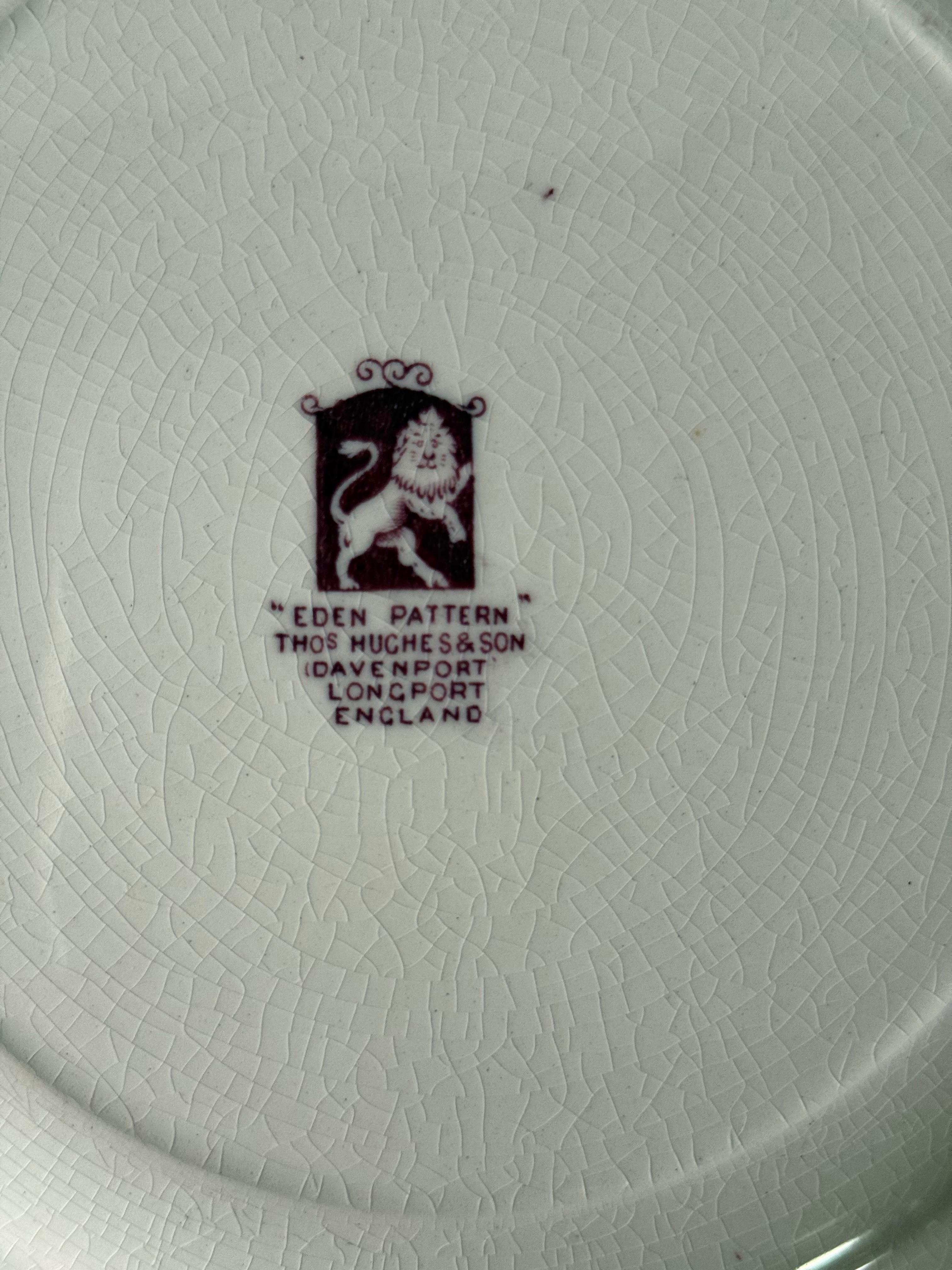 louça inglesa produzida em Staffordshire com ilustração em roxo 