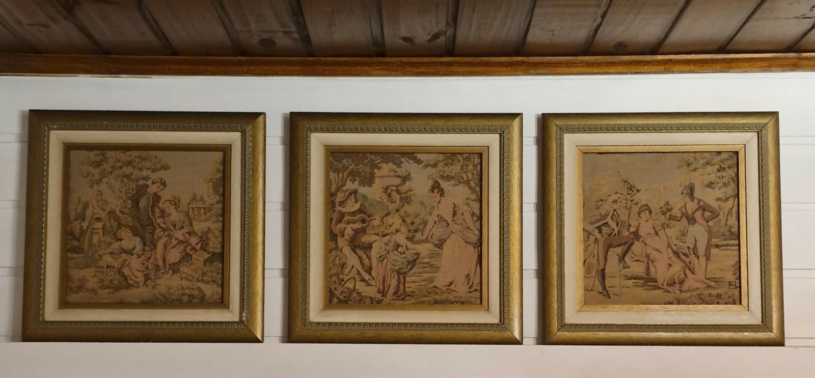 Conjunto de 3 quadros com cenas clássicas em Gobelin Francês