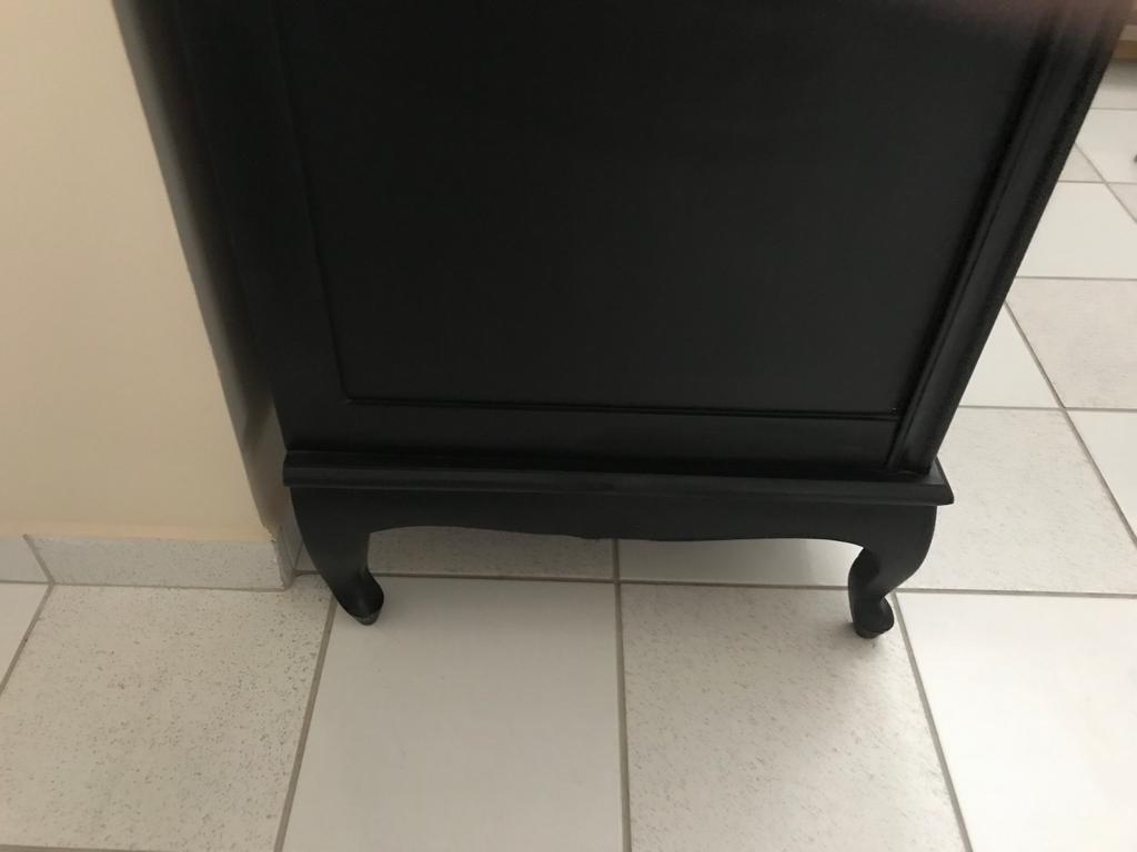 Guarda roupa / Armário Cenográfico Luís XV Preto – Perfeito para Loja e Cenários