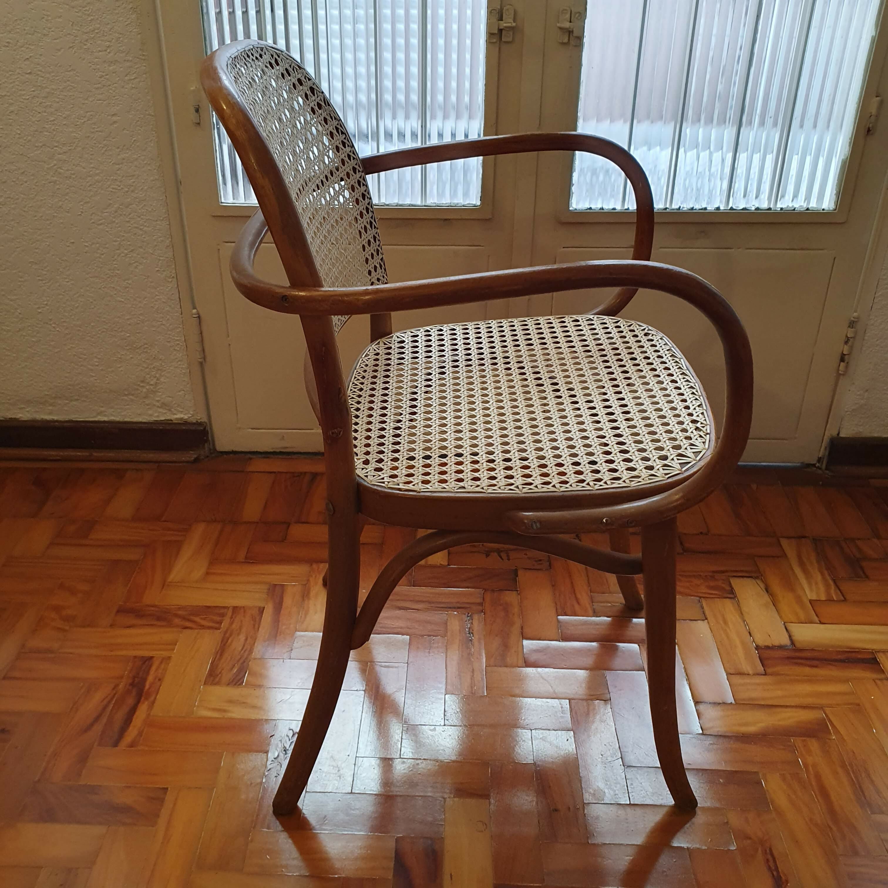 DUAS CADEIRAS THONET MODELO MERIDIEN COM BRAÇOS (valor unitário)