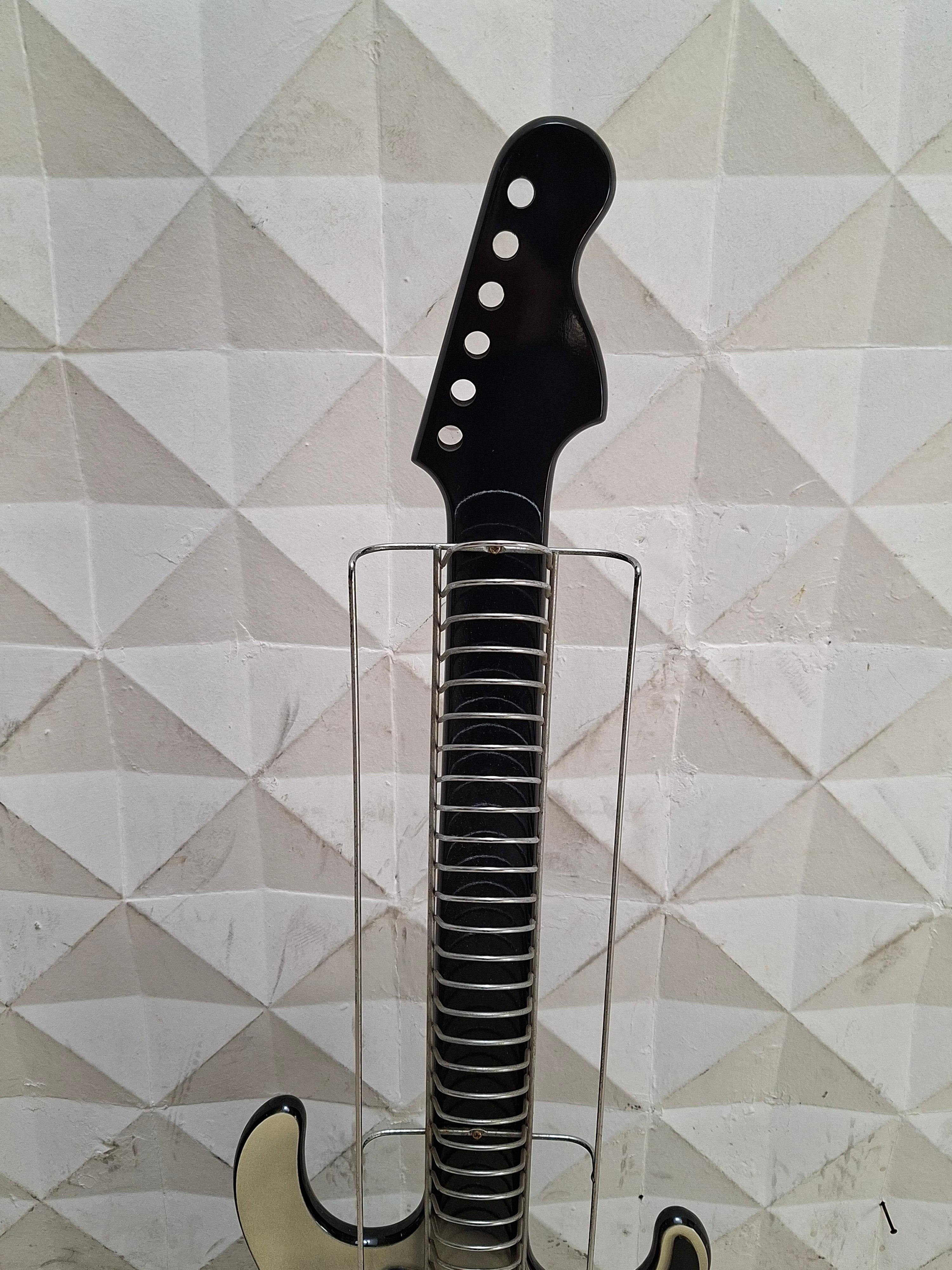 Porta CDs Retrô de Guitarra