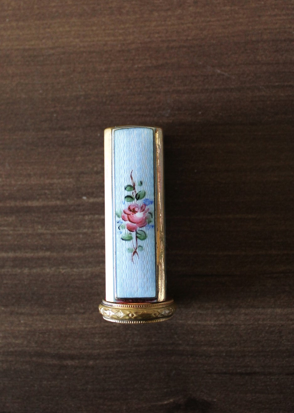 Antigo porta-batom em metal dourado com pintura floral