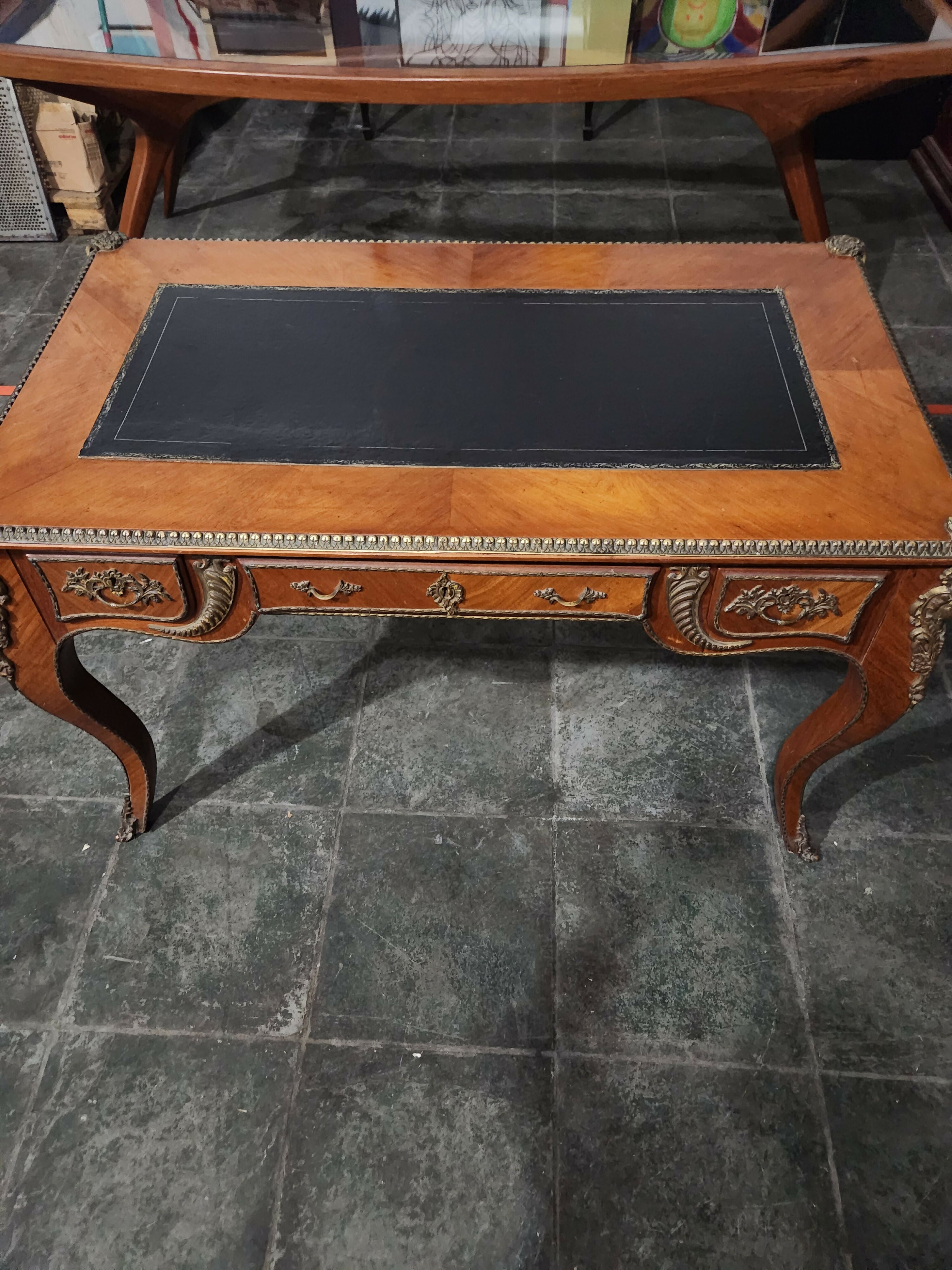 Escrivaninha estilo francês Luis XV