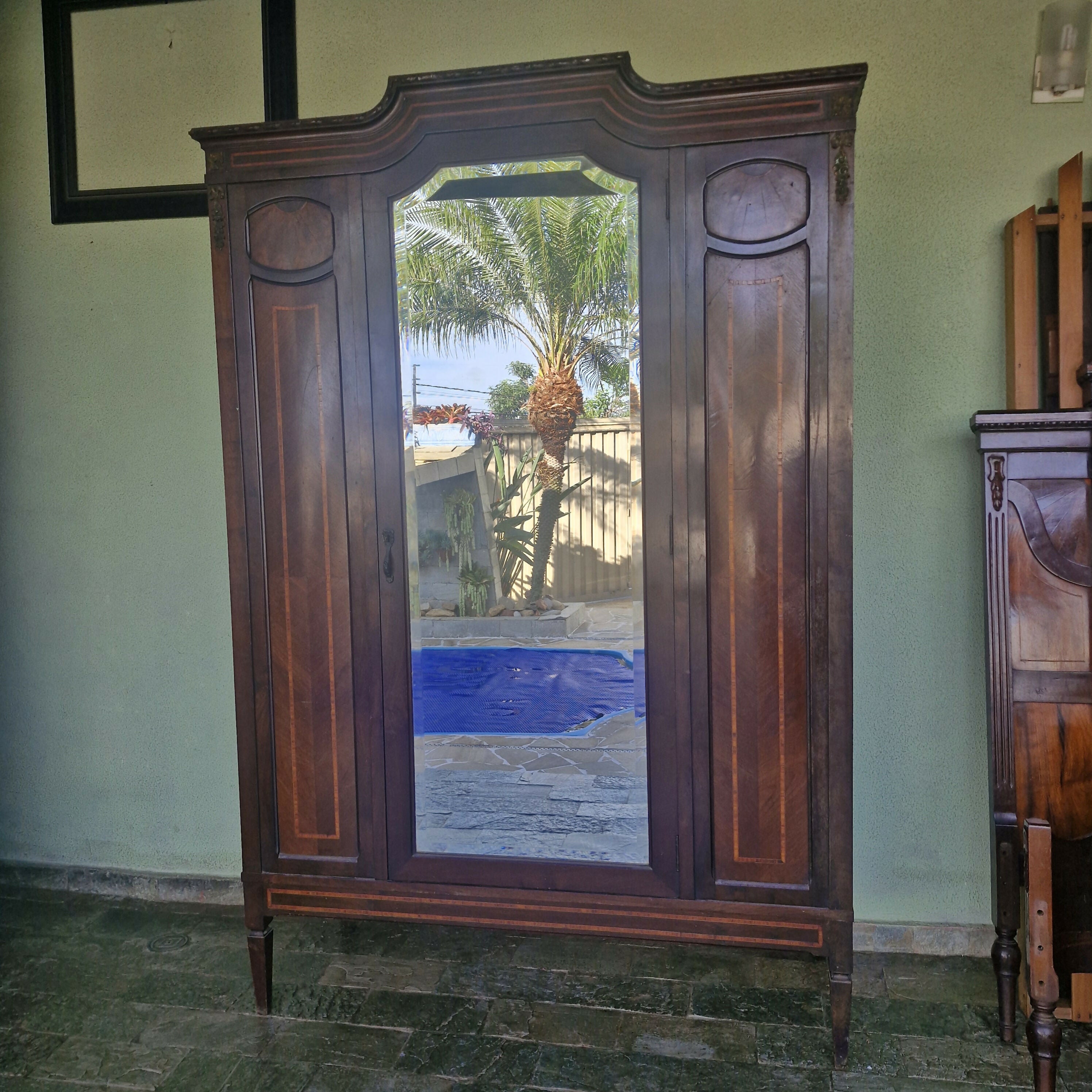 Guarda Roupa Art Nouveau.