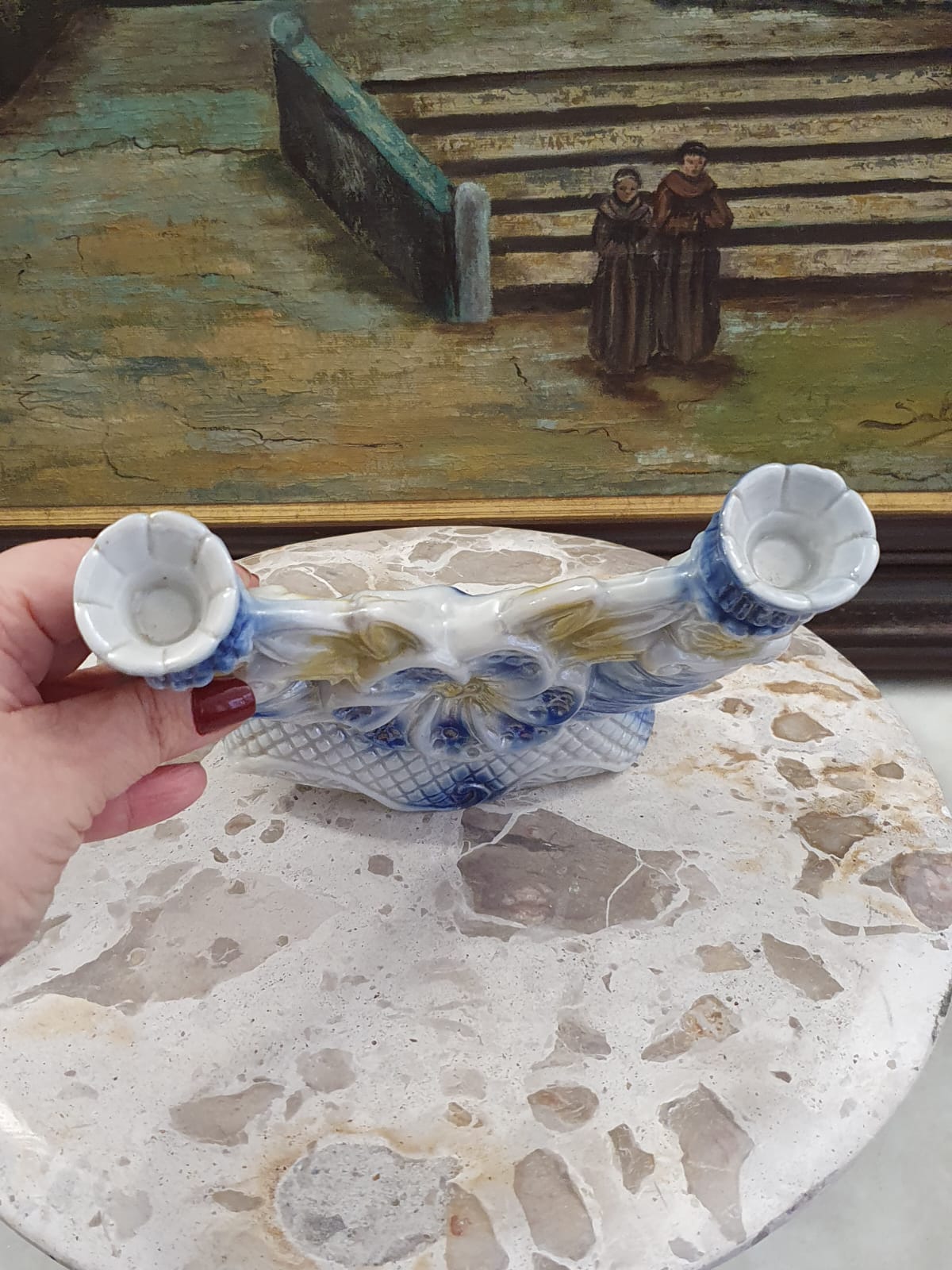 Castiçal duplo vintage em porcelana nacional com linda pintura perolada brilhante (lusterware).  Maravilhoso e intacto!