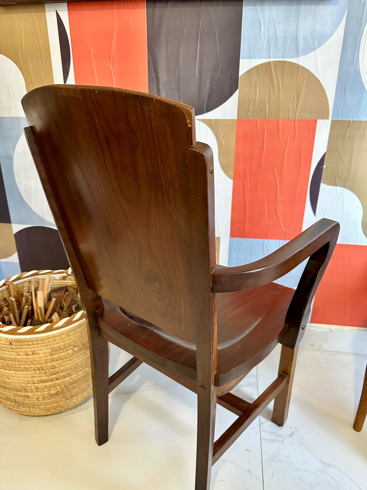 Cadeira Vintage em Madeira Maciça – Design Modernista Brasileiro