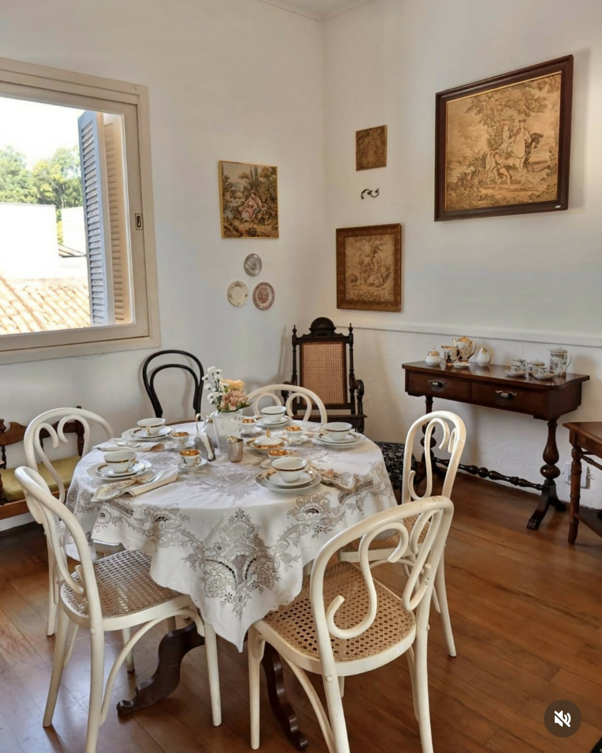 Cadeira Thonet com madeira em branco e assento em palhinha
