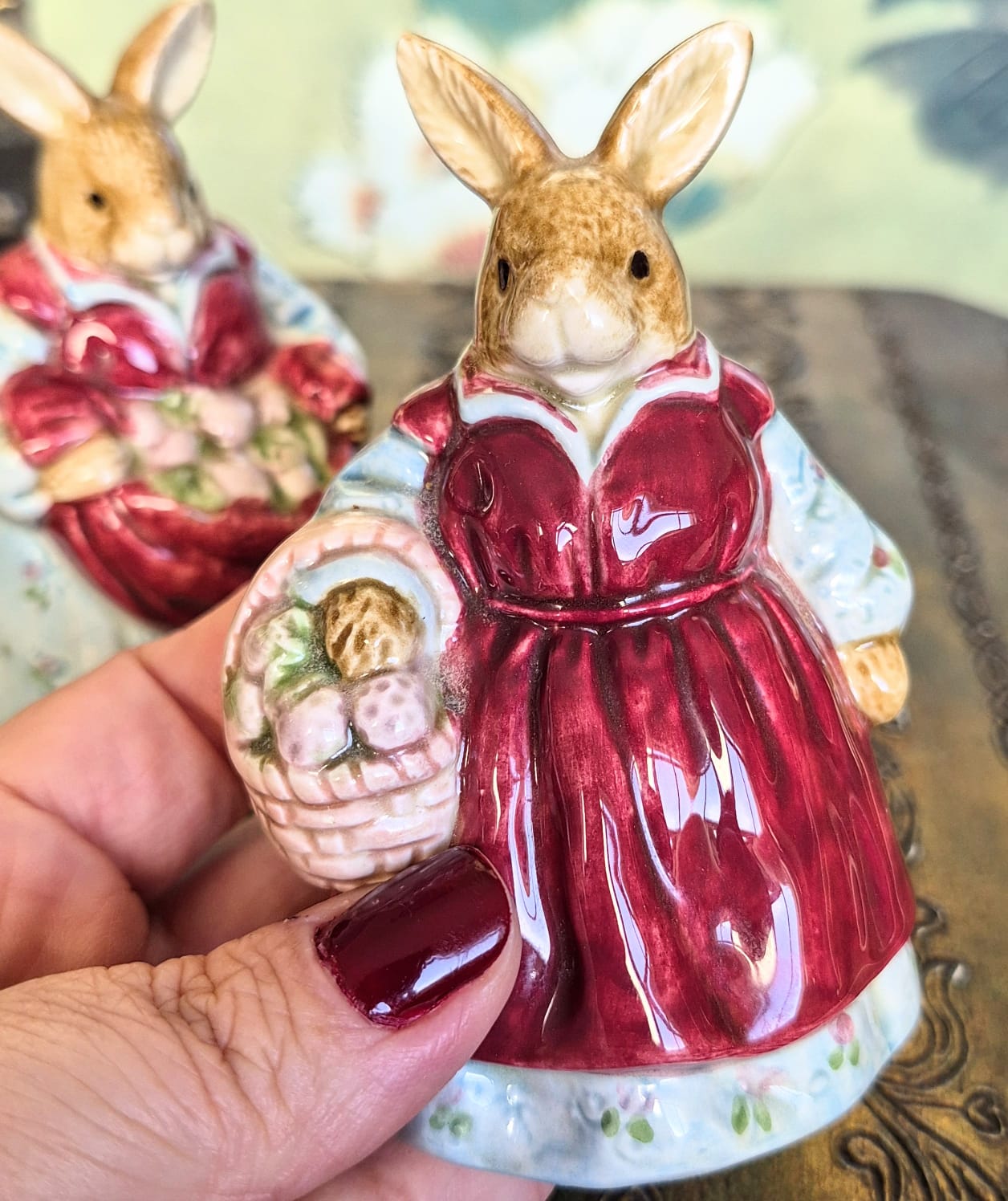 Conjunto de saleiro e pimenteiro em porcelana vintage japonesa Otagiri, em formato de coelhinhos. Perfeitos!