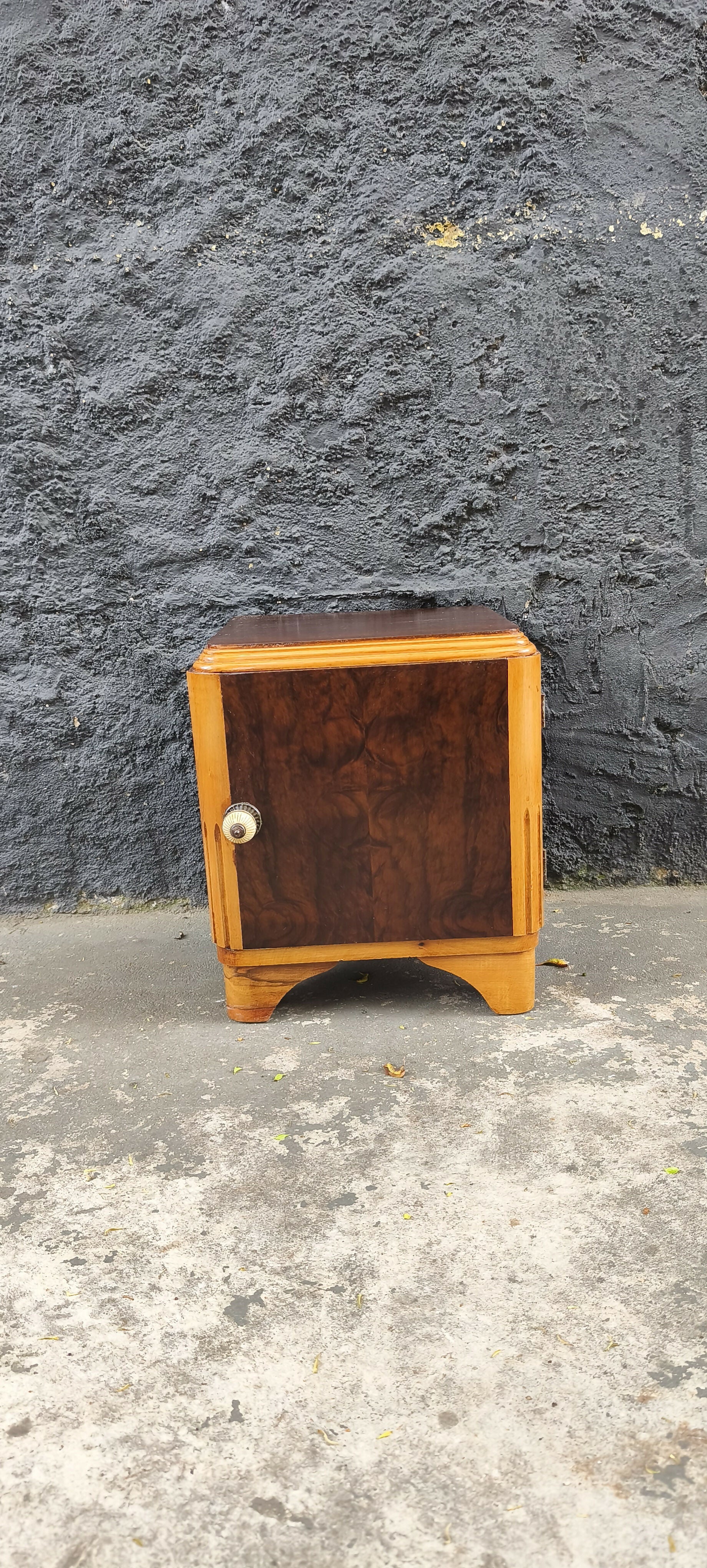 Mesa de cabeceira ou auxiliar estilo Art Déco