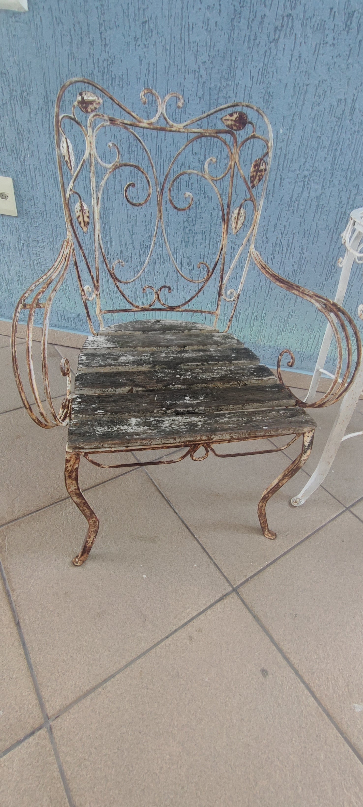 Conjunto cadeiras e mesinha ferro antigas (precisa pintar) 