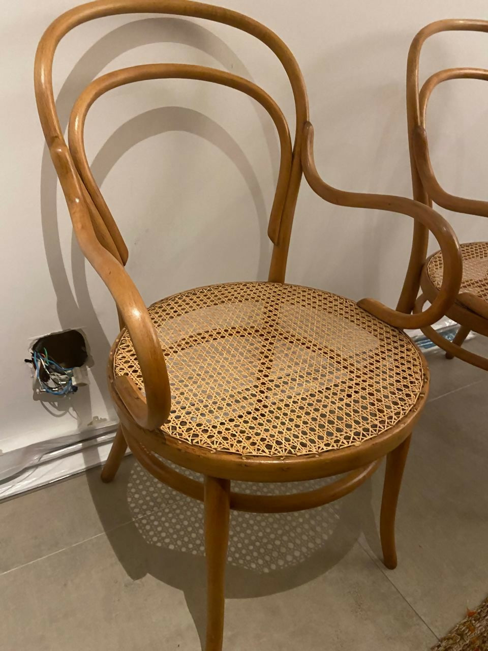 Cadeira Thonart, modelo Thonet com braços