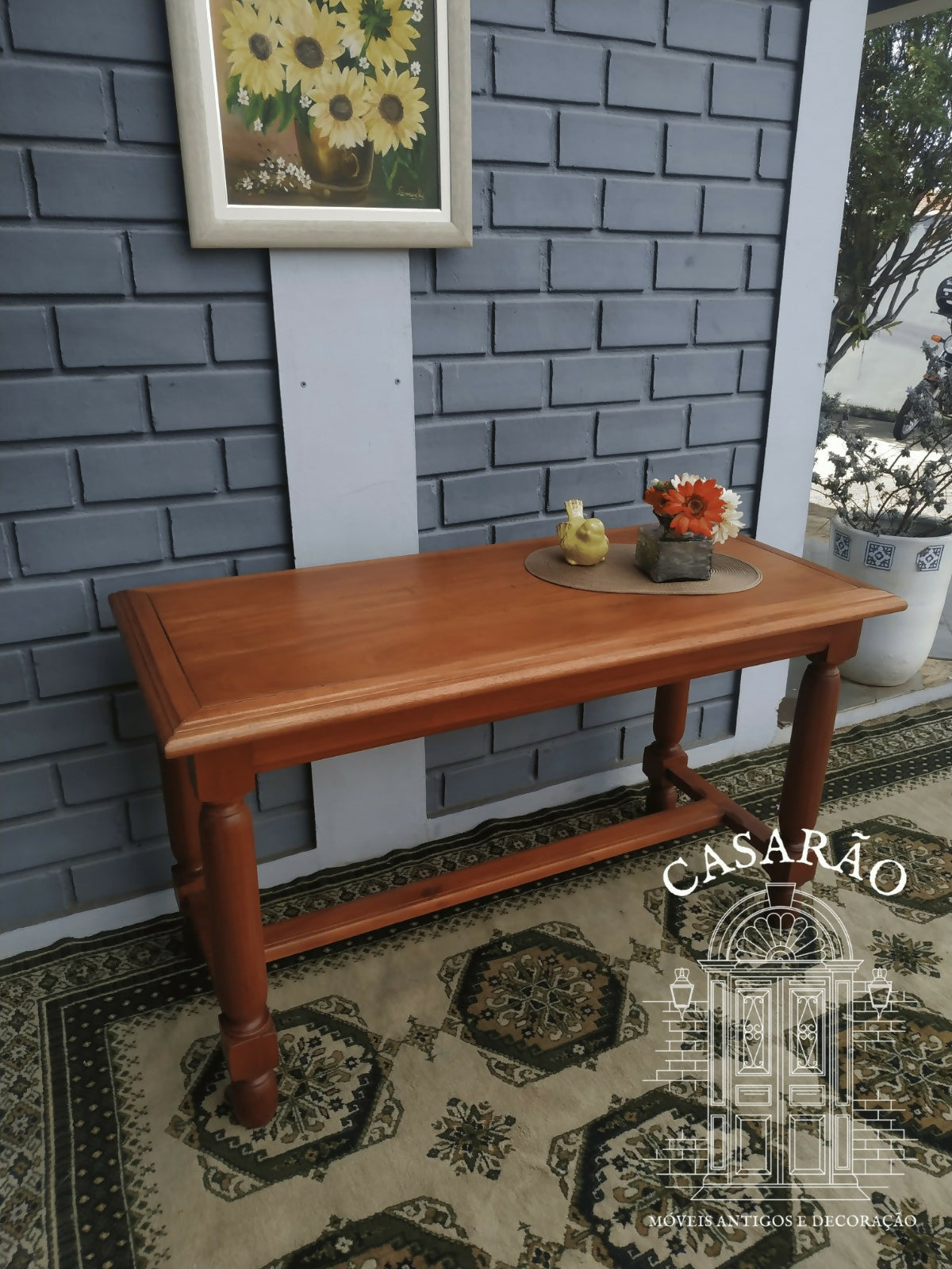 Mesa de apoio / Aparador colonial torneada