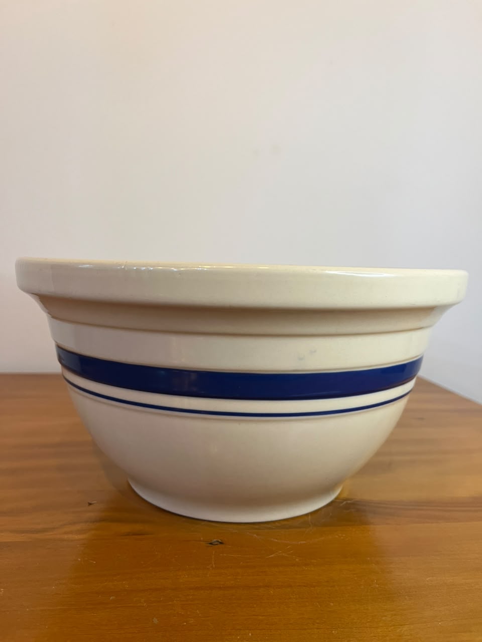 Tigela Vintage Robinson Ransbottom com listras em azul – Roseville, Ohio, EUA